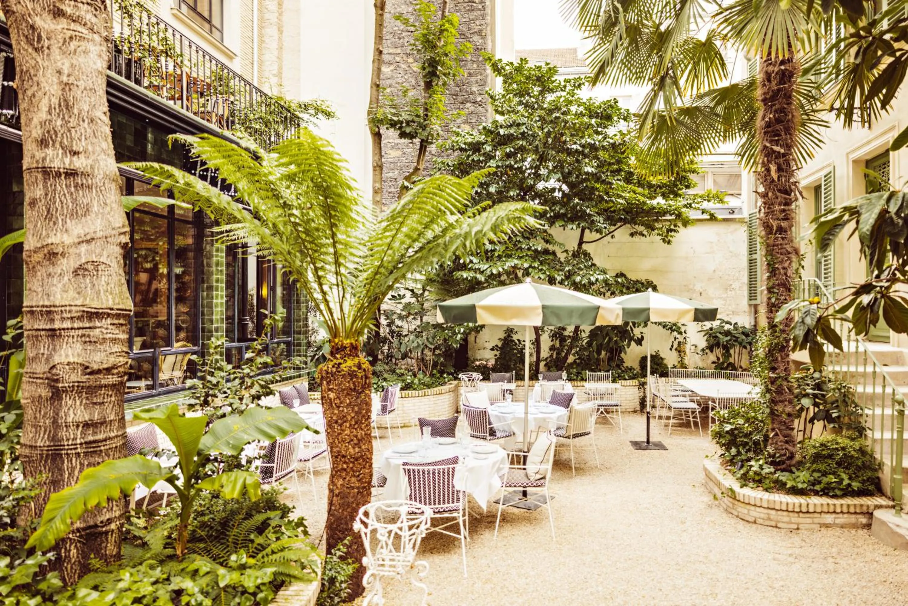 Patio in Hôtel Eldorado Paris