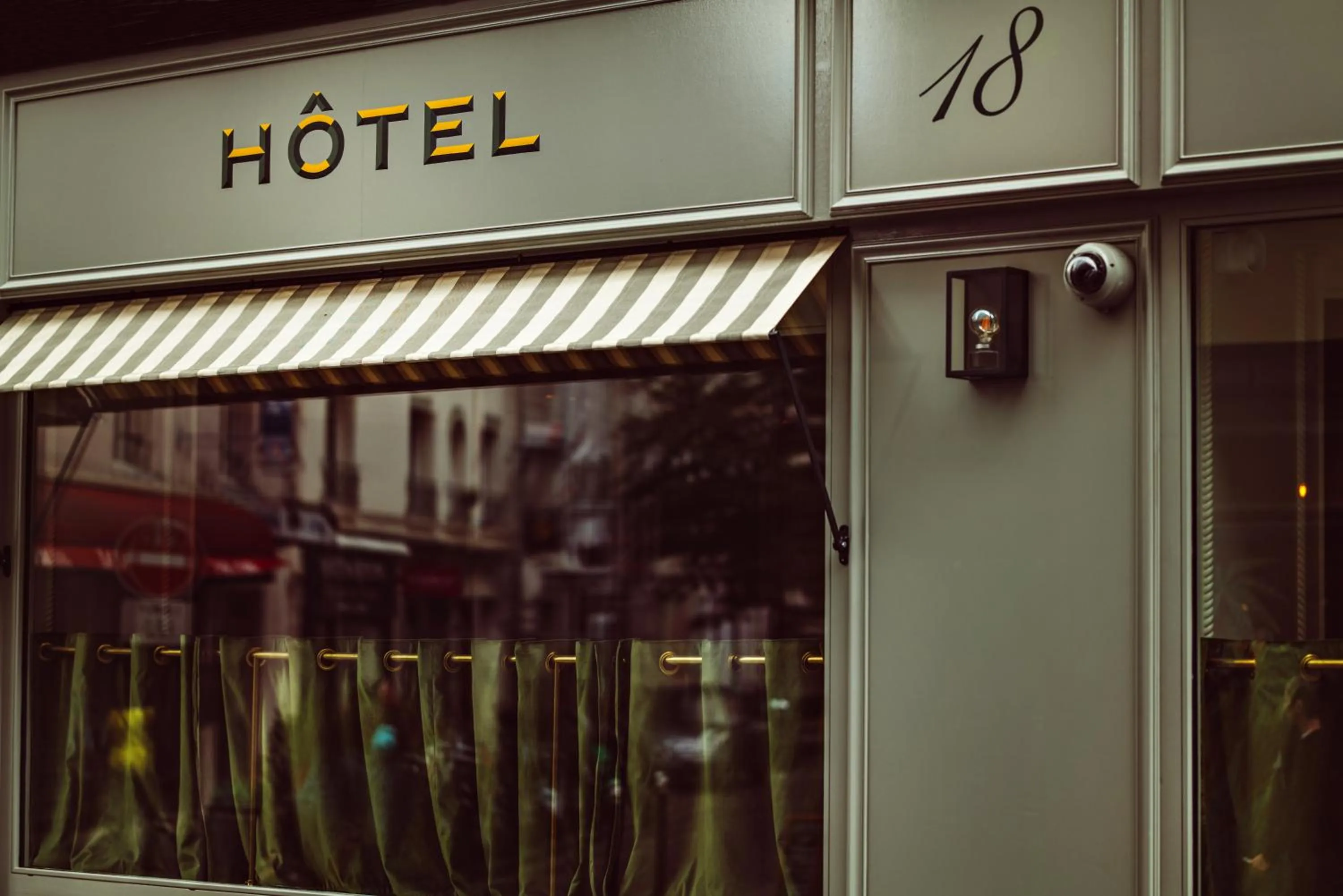 Facade/entrance in Hôtel Eldorado Paris