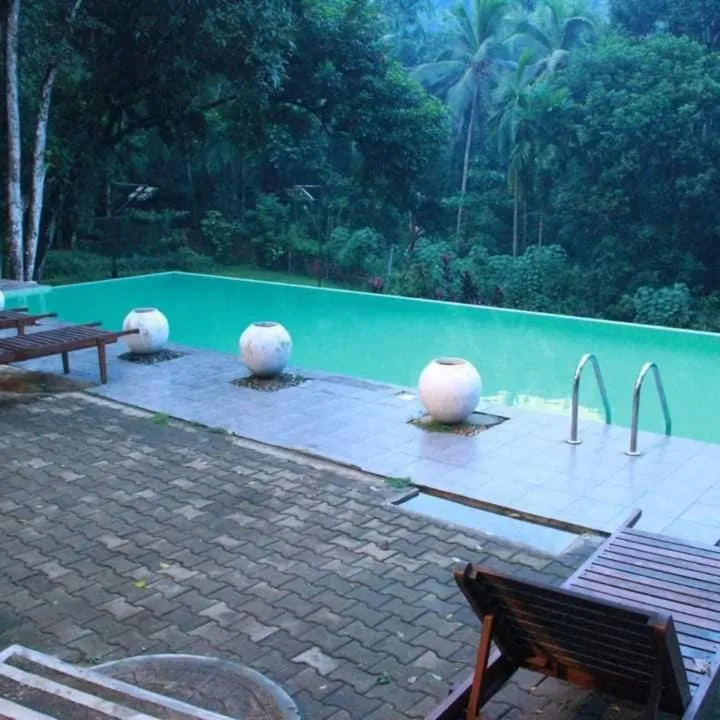 Bopath Falls Rock Chalets