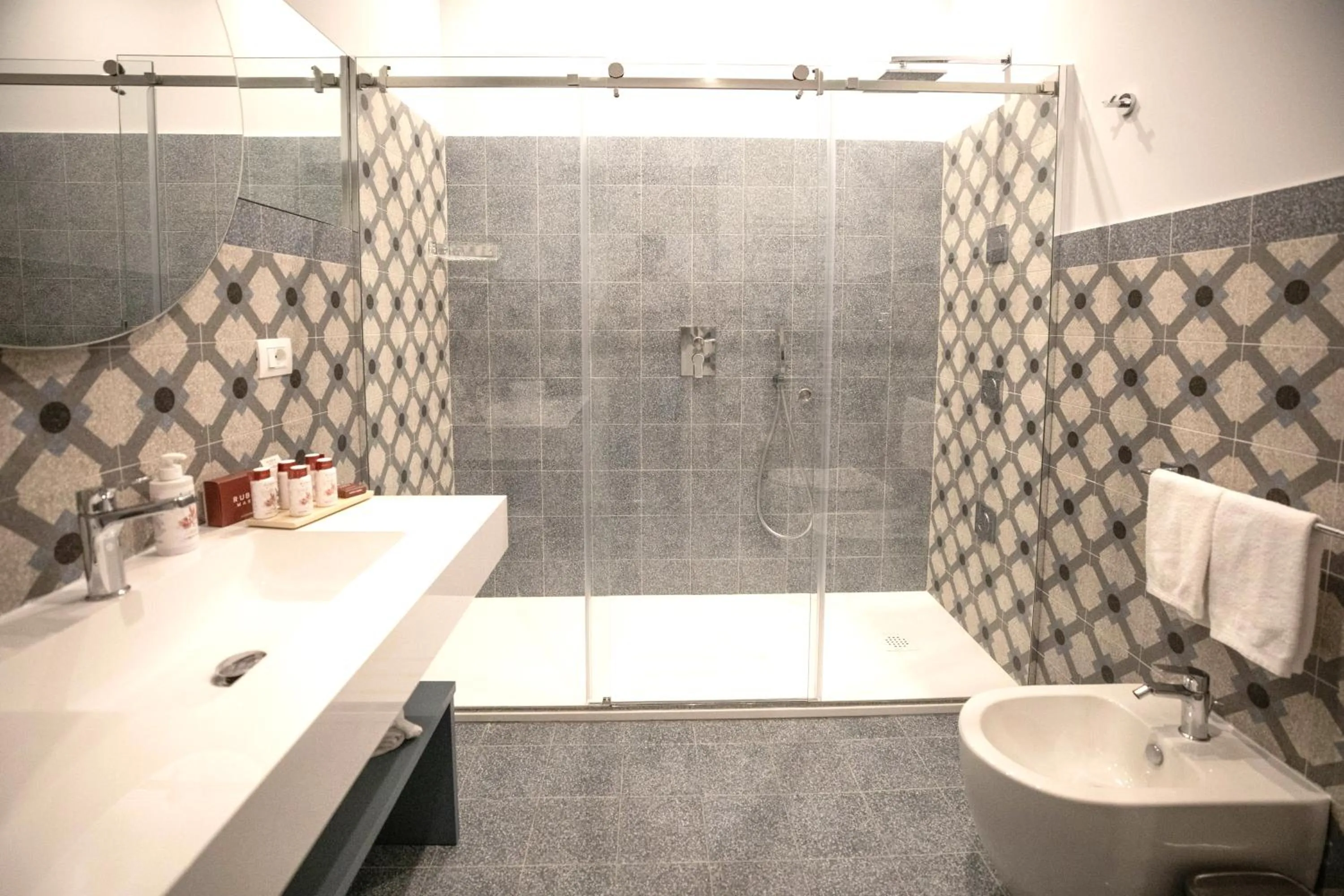 Toilet in Lanterne Magiche Ortigia Suites