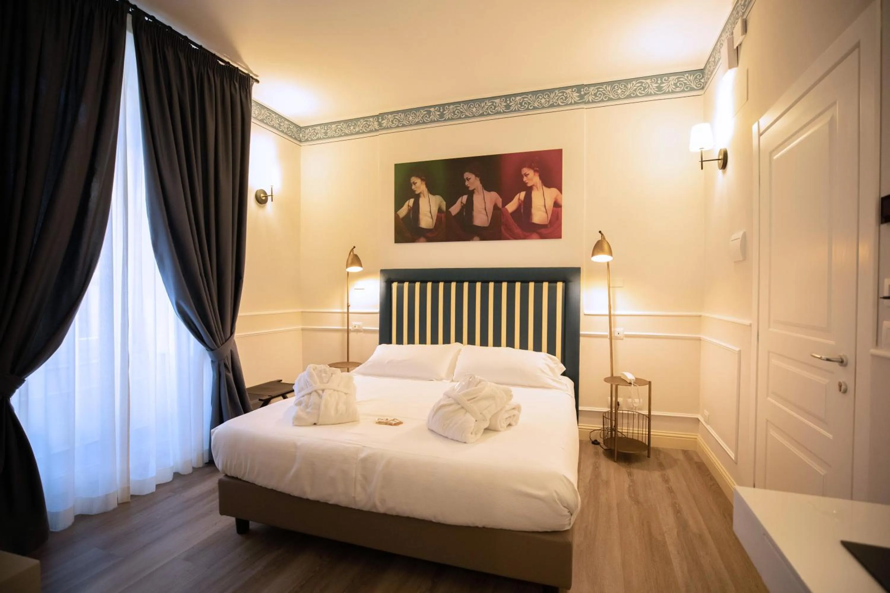 Photo of the whole room, Bed in Lanterne Magiche Ortigia Suites