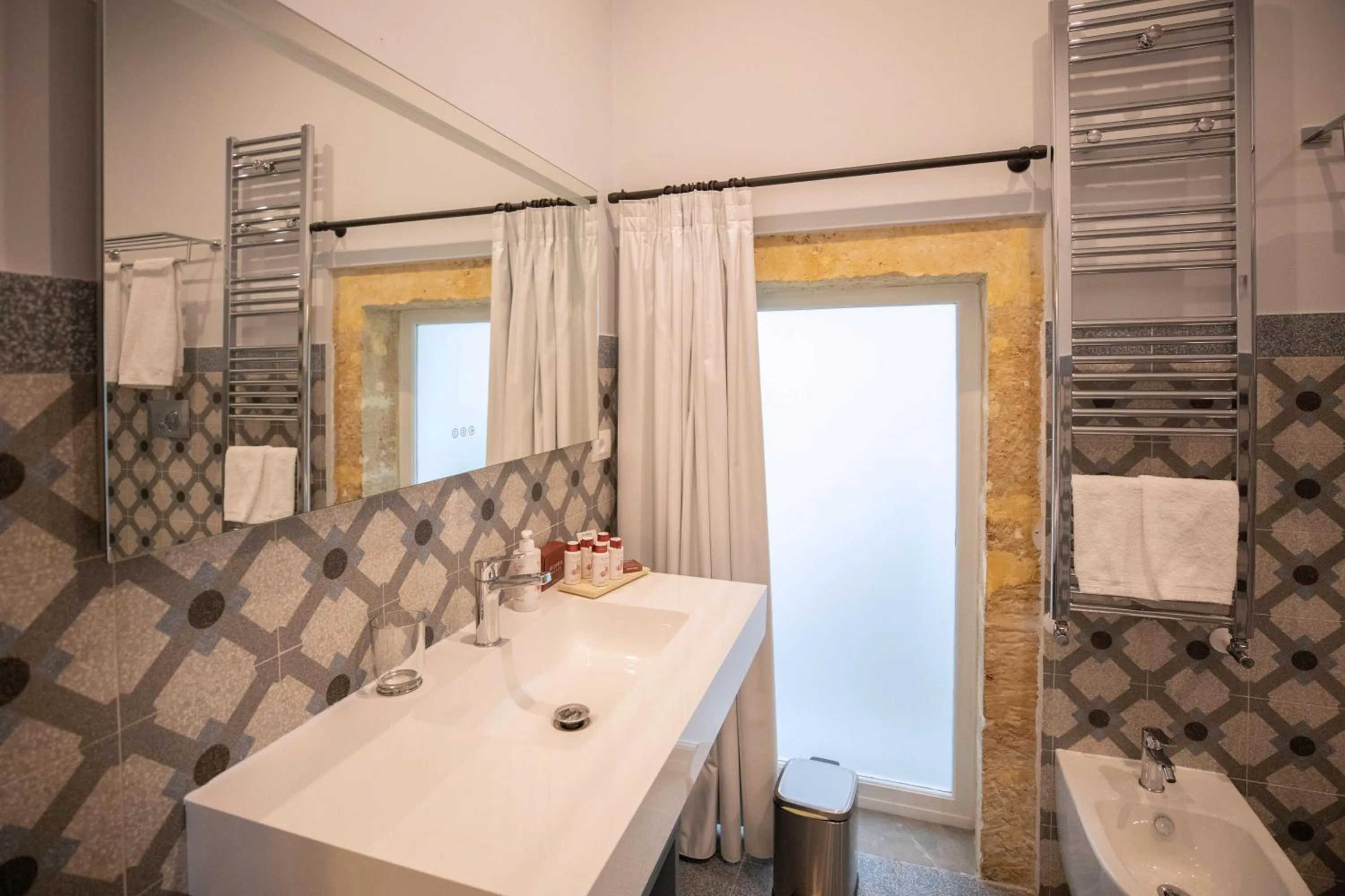 Bathroom in Lanterne Magiche Ortigia Suites