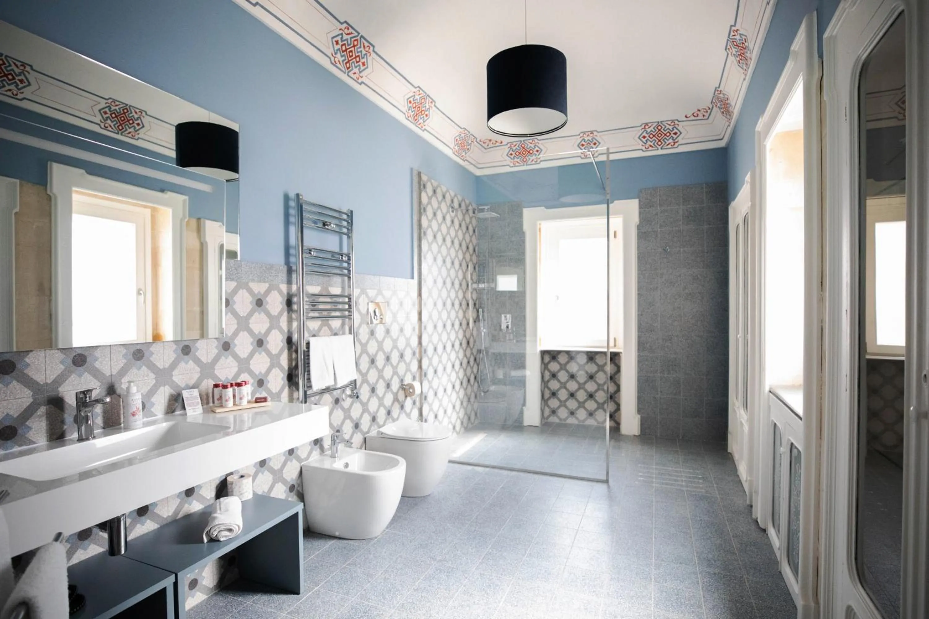 Shower in Lanterne Magiche Ortigia Suites