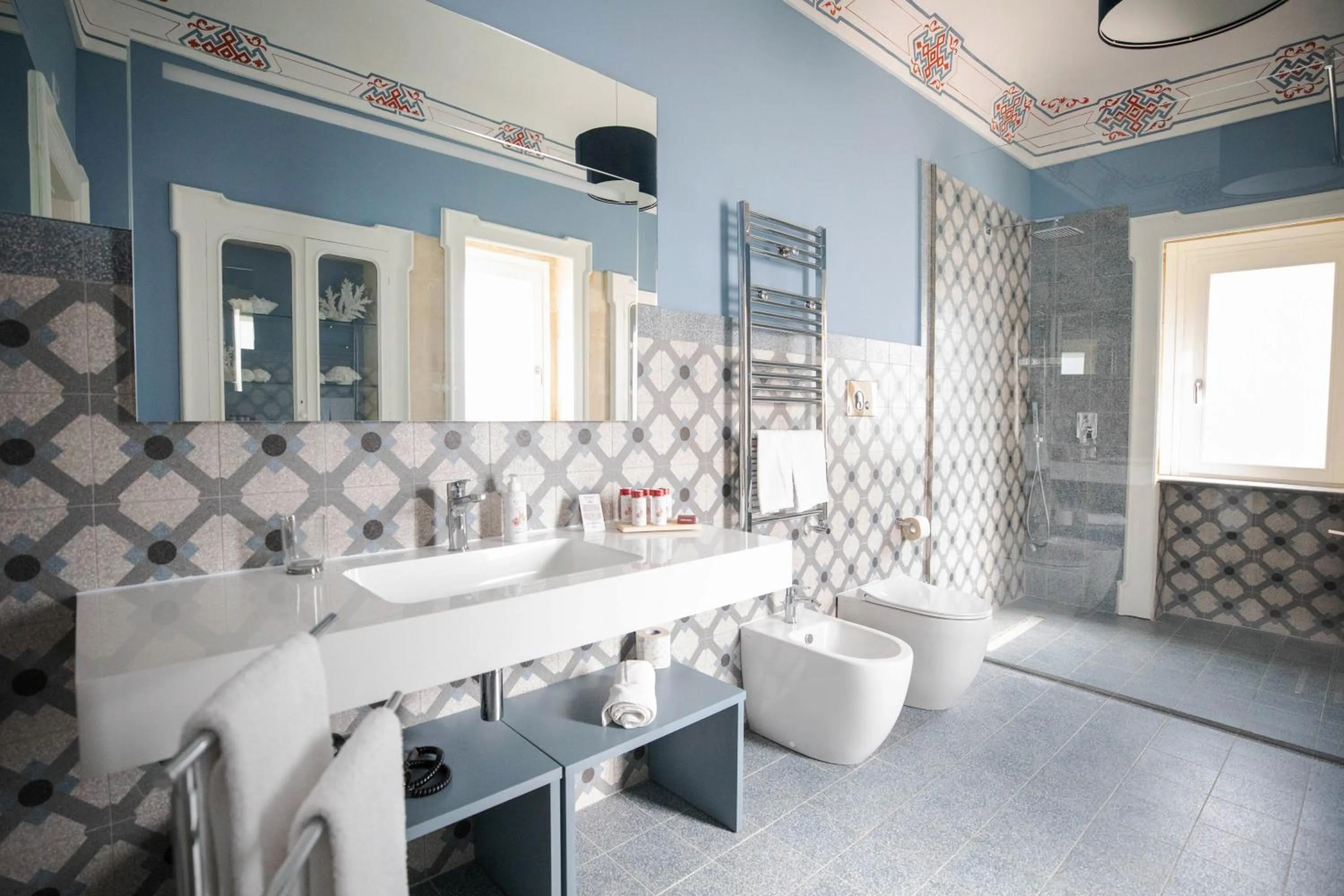 Toilet in Lanterne Magiche Ortigia Suites