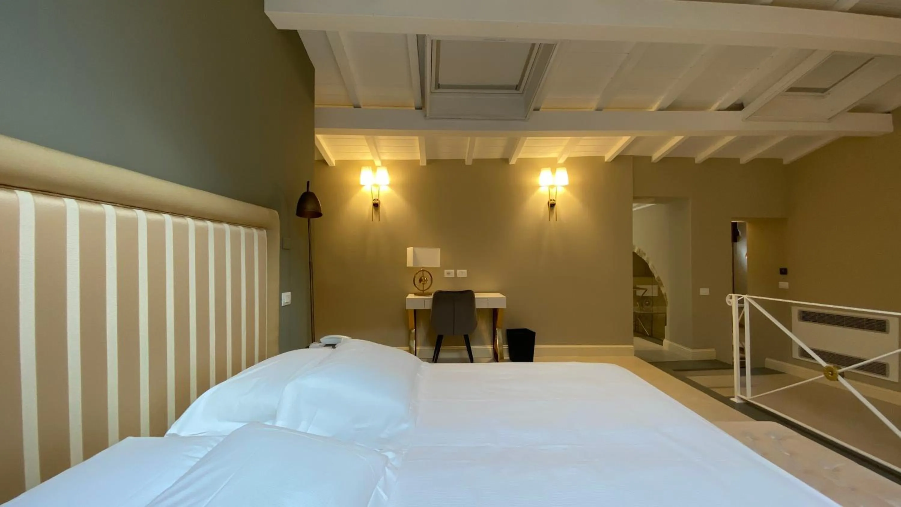 Bed in Lanterne Magiche Ortigia Suites