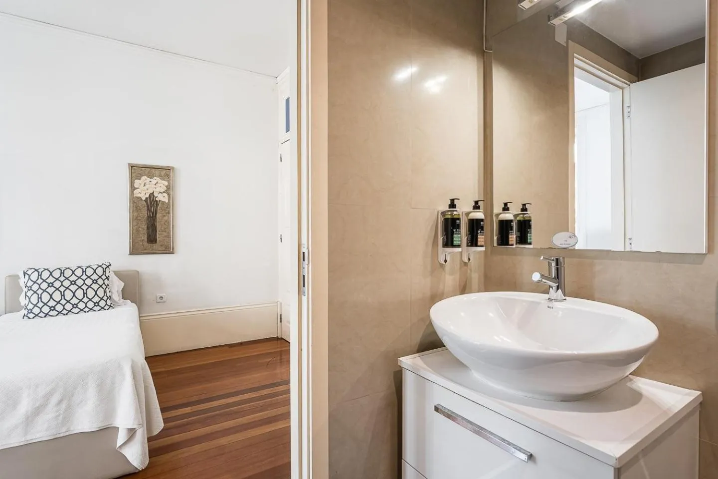 Bed in GuestReady - Charming House Marquês