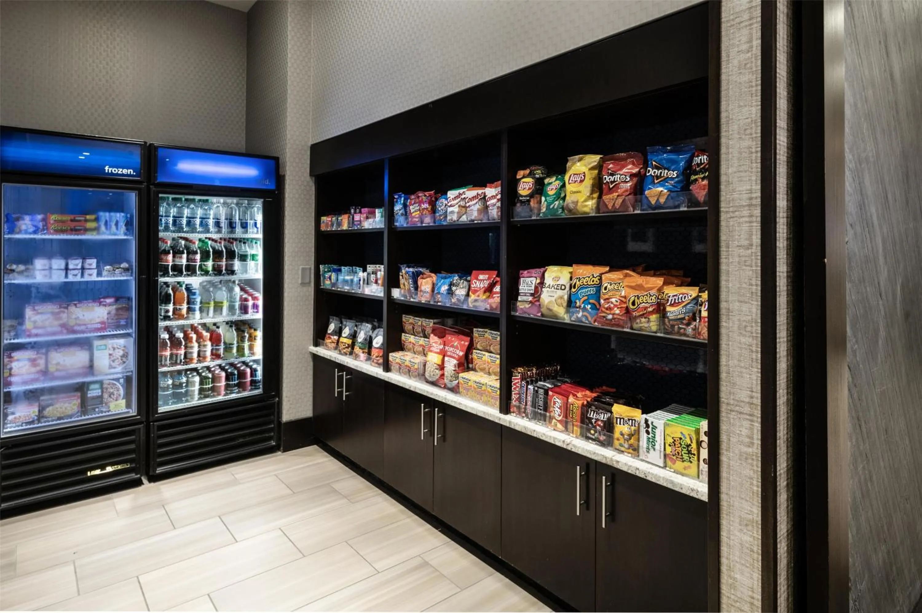 Restaurant/places to eat in Hampton Inn & Suites Portsmouth Downtown