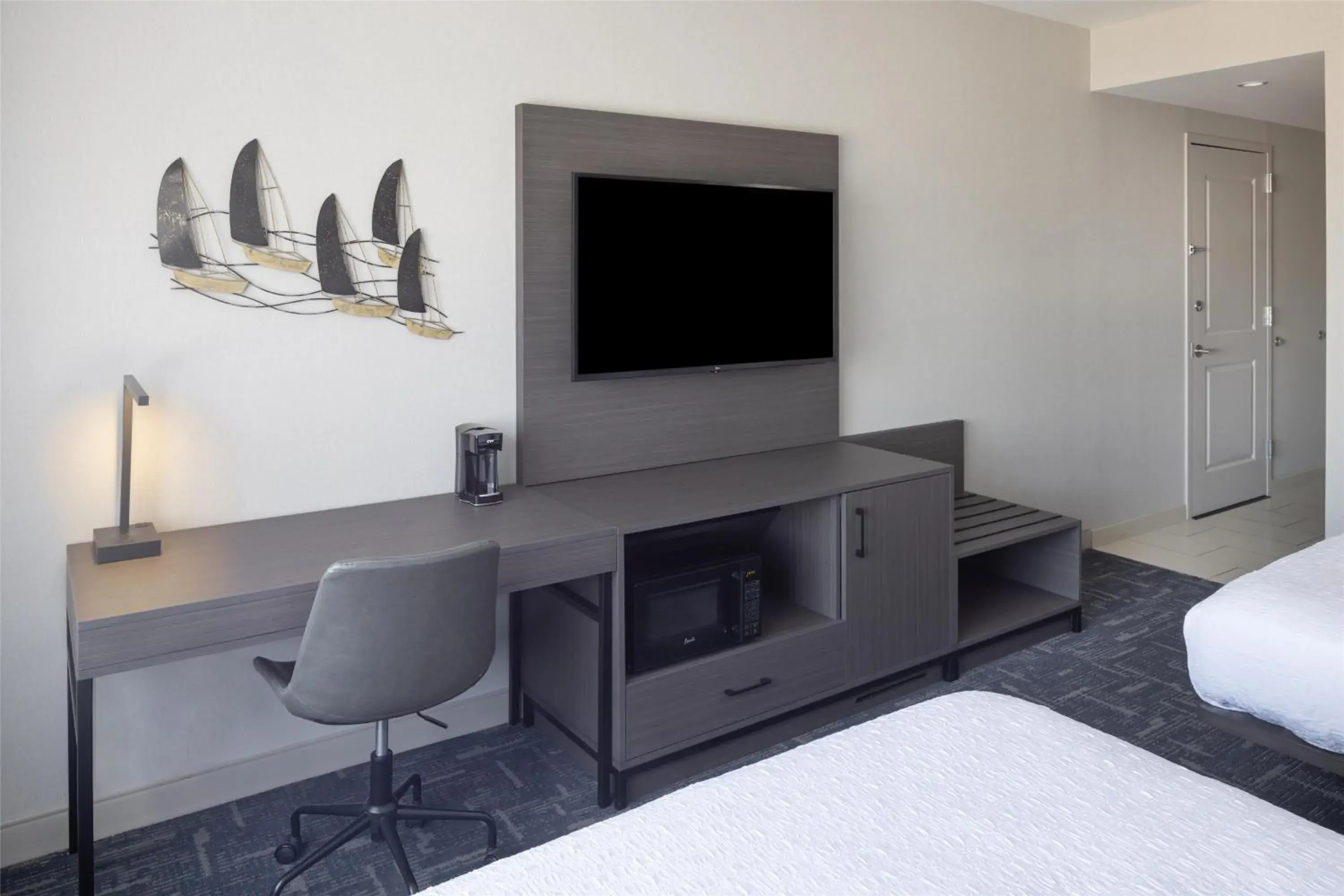 Bedroom, Bed in Hampton Inn & Suites Portsmouth Downtown Bedroom, Bed in Hampton Inn & Suites Portsmouth Downtown