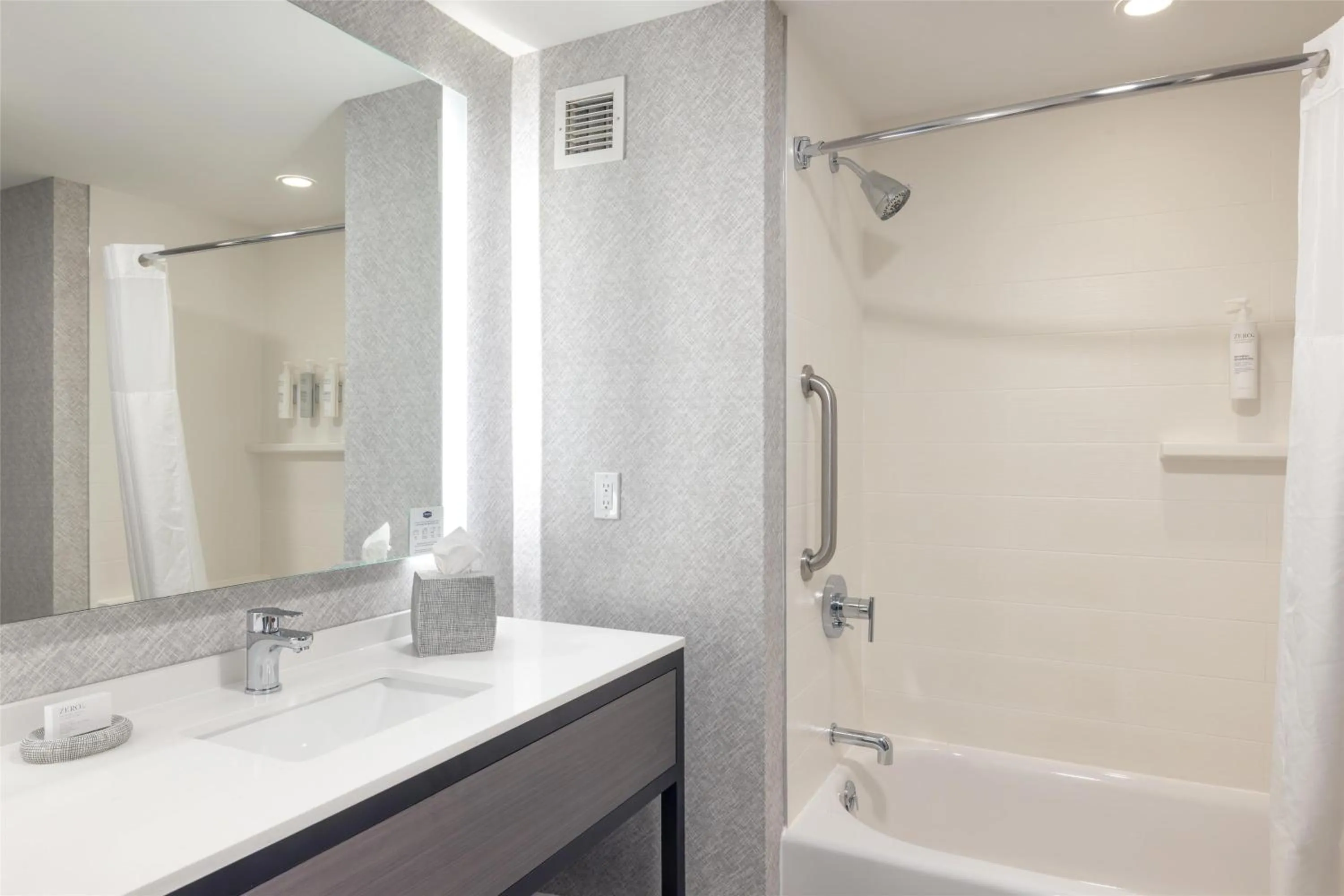 Bathroom in Hampton Inn & Suites Portsmouth Downtown