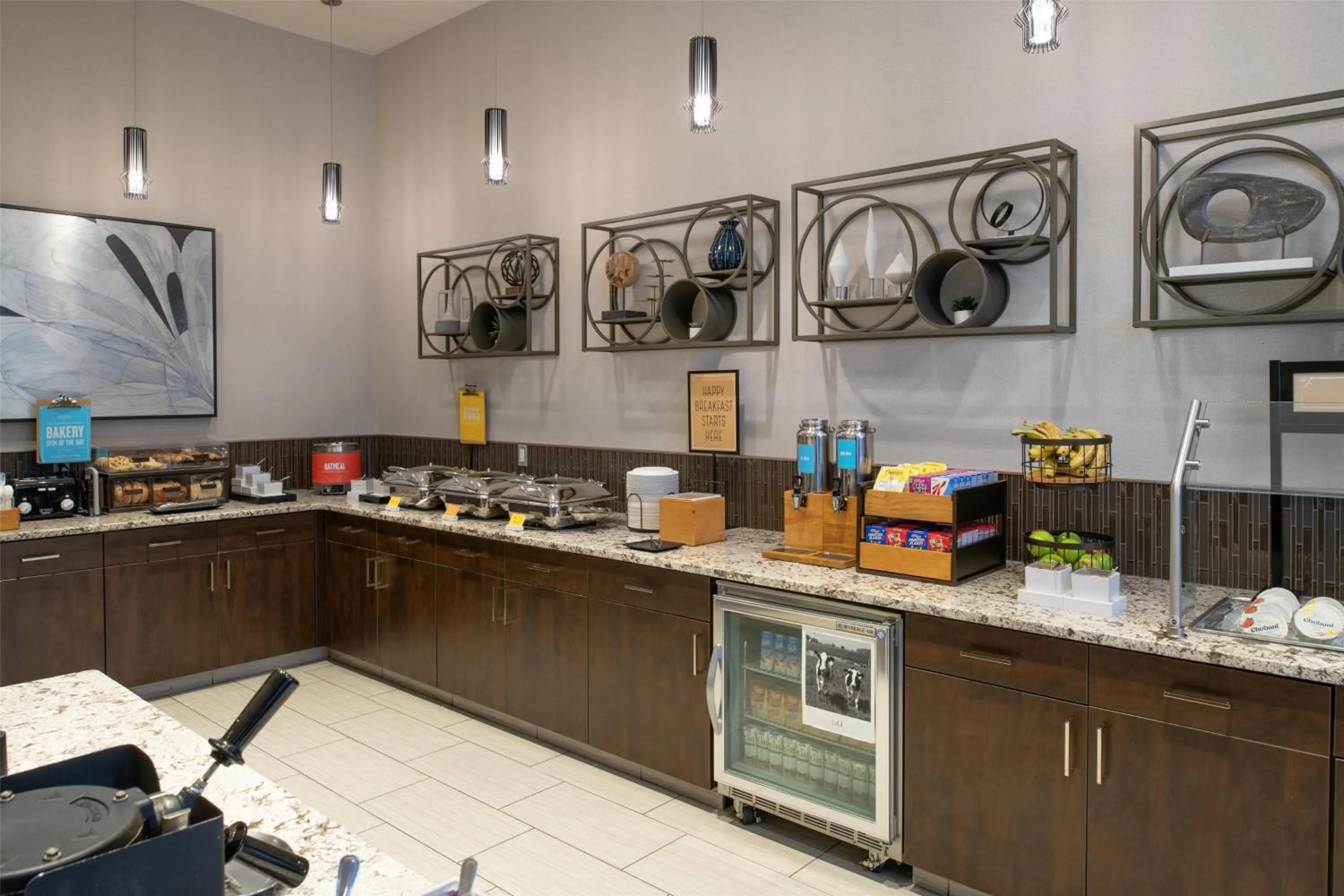 Breakfast in Hampton Inn & Suites Portsmouth Downtown