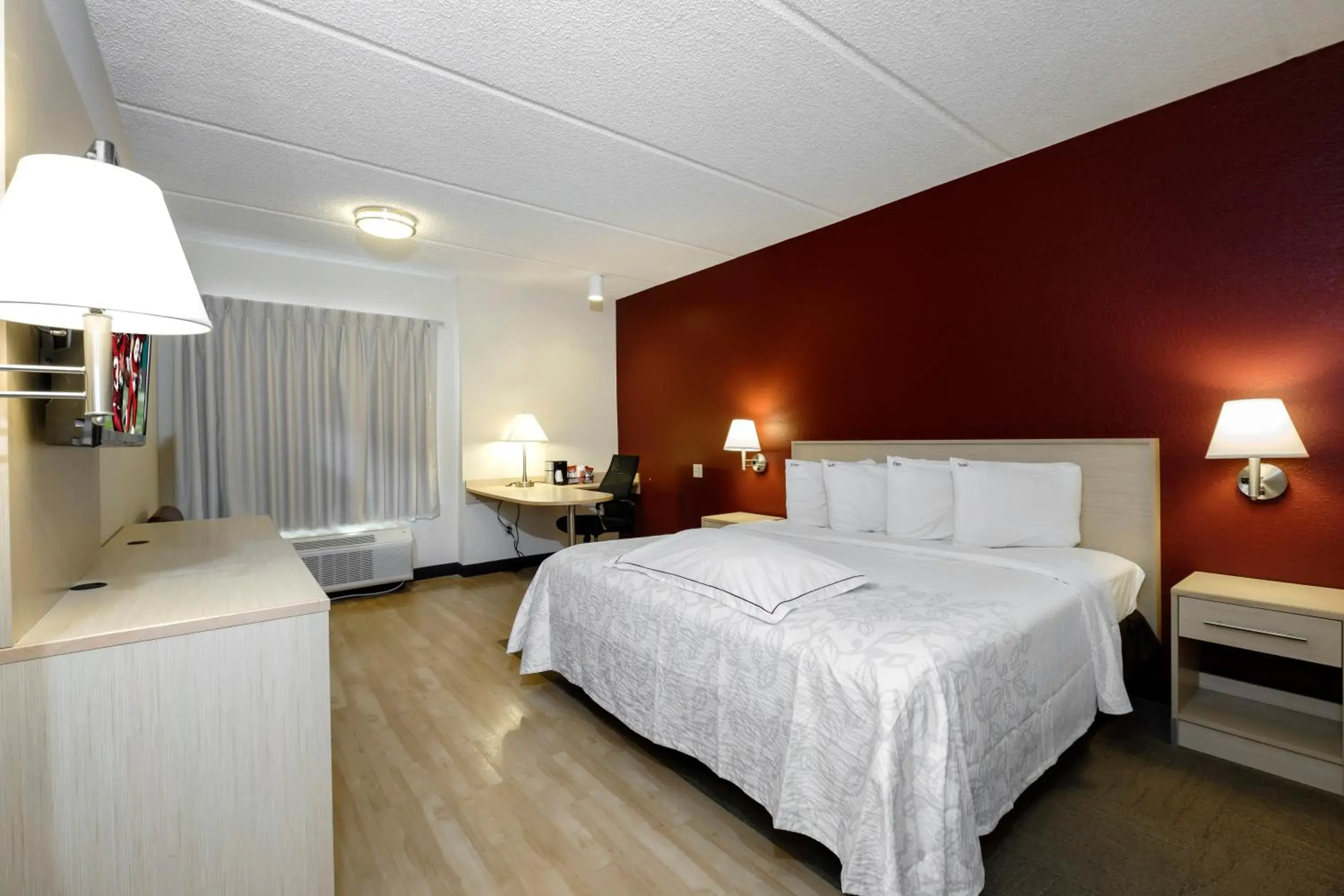 Premium King Room Smoke Free (Upgraded Bedding and Snack Box) in Red Roof Inn PLUS + Gainesville Premium King Room Smoke Free (Upgraded Bedding and Snack Box) in Red Roof Inn PLUS + Gainesville