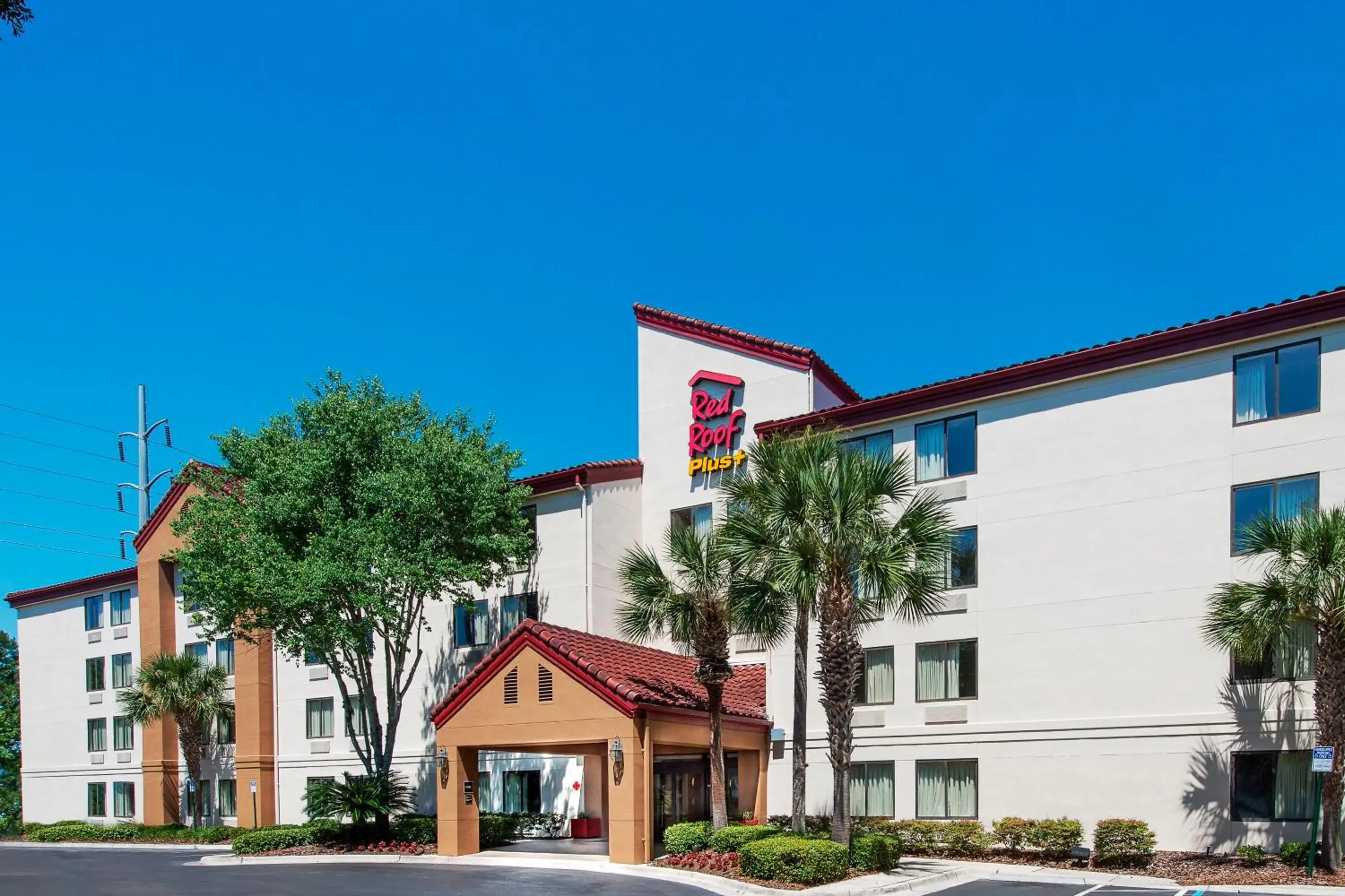 Property building in Red Roof Inn PLUS + Gainesville Property building in Red Roof Inn PLUS + Gainesville