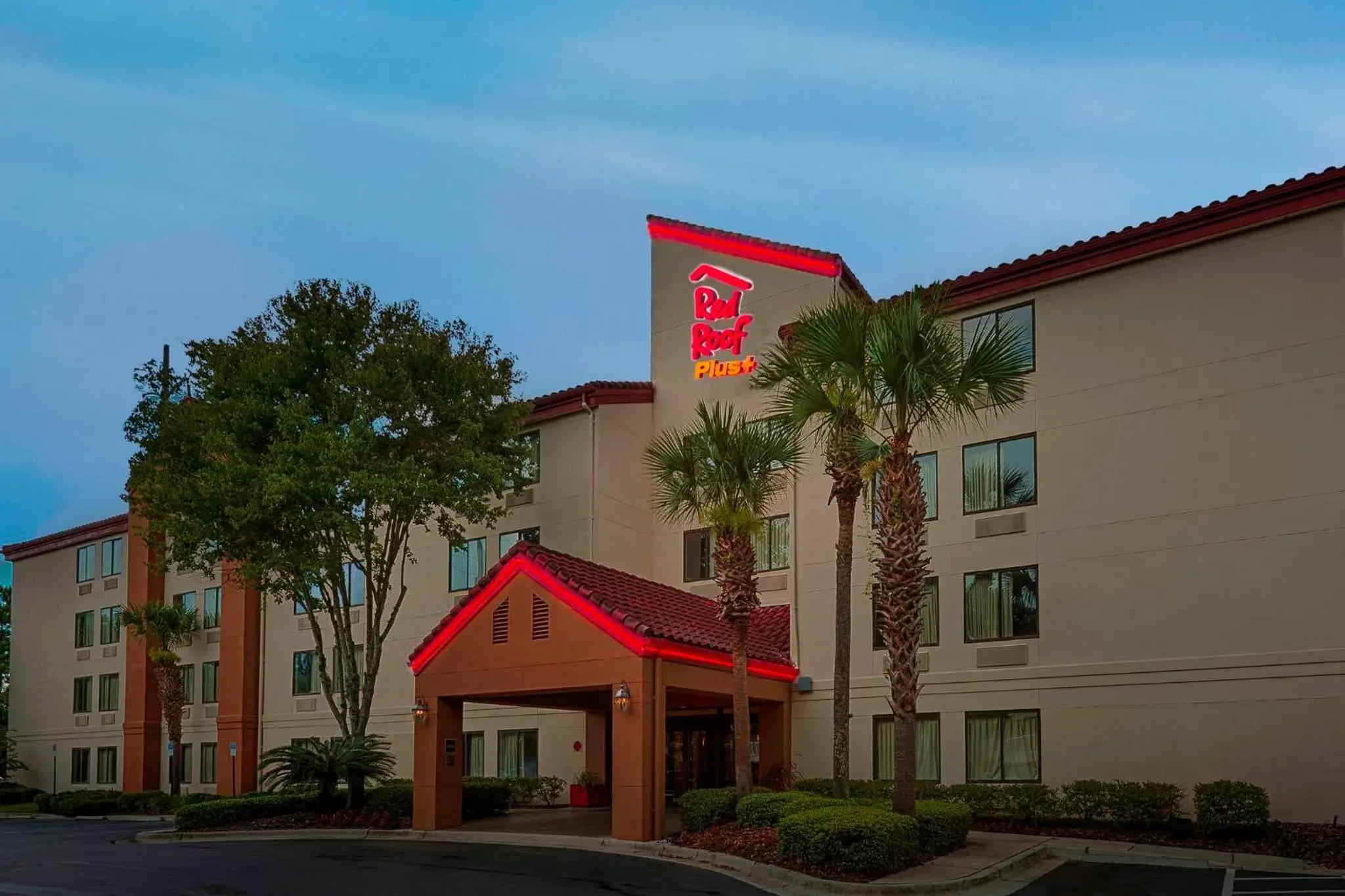 Property building in Red Roof Inn PLUS + Gainesville Property building in Red Roof Inn PLUS + Gainesville