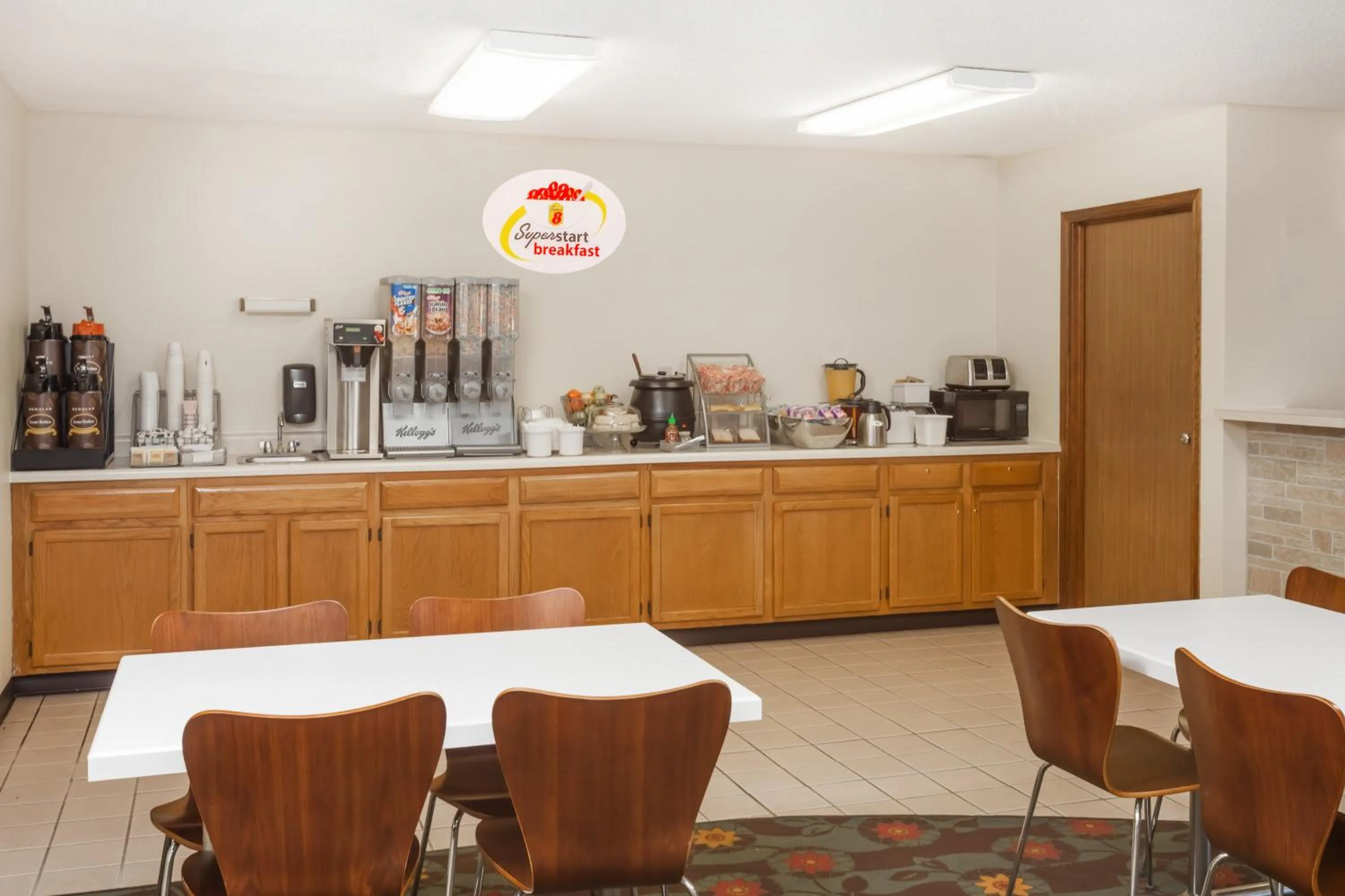 Continental breakfast in Super 8 by Wyndham Pekin/Peoria Area