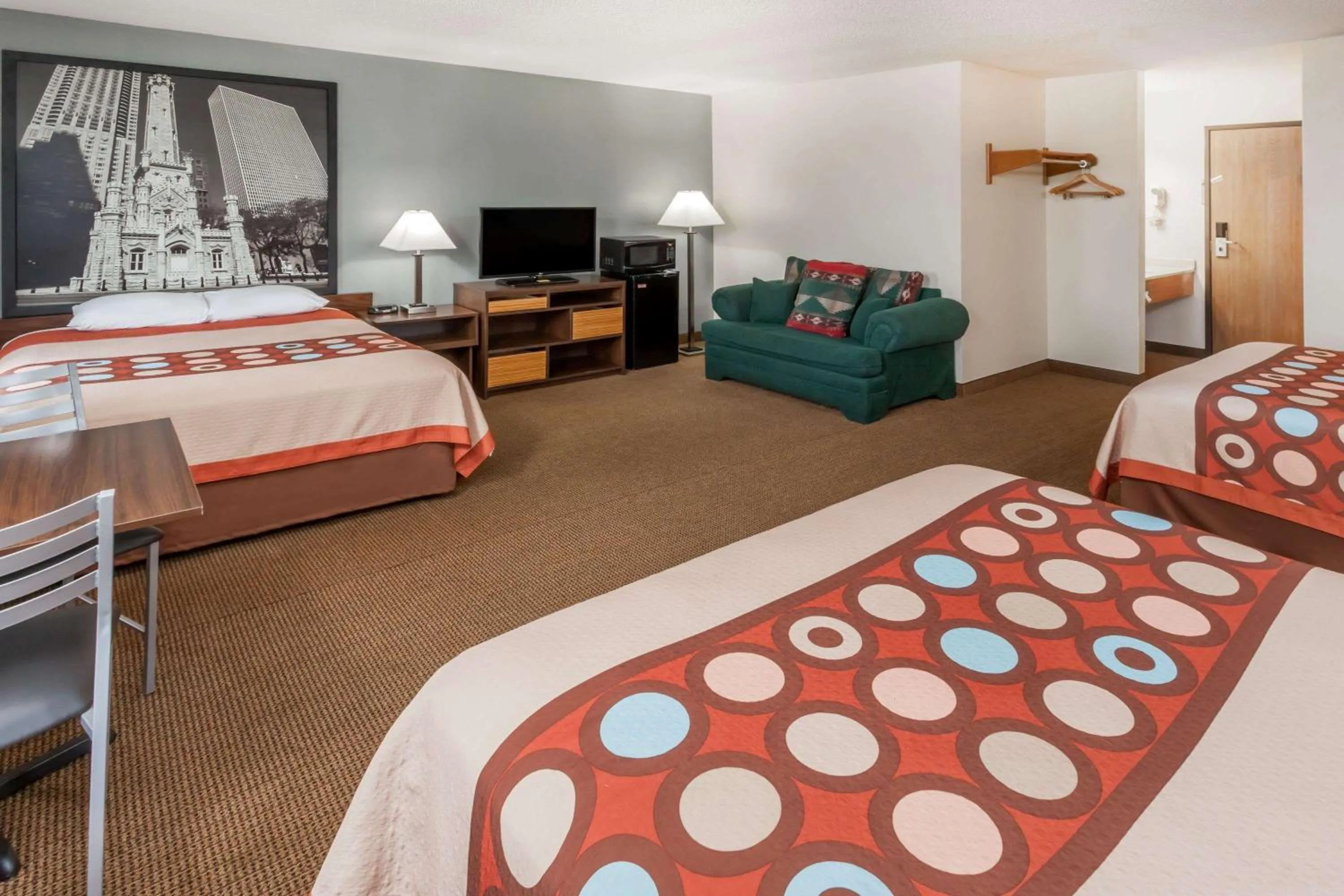 Photo of the whole room, Bed in Super 8 by Wyndham Pekin/Peoria Area