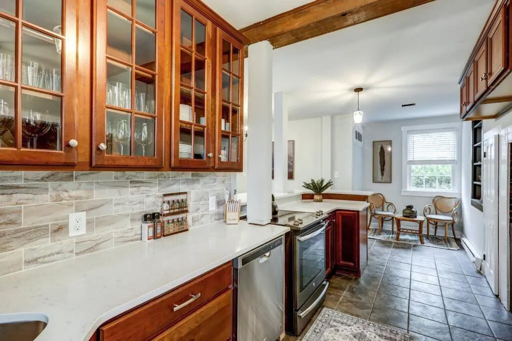 Cozy Dark & Moody Home New Reno 10 mins to Lanc