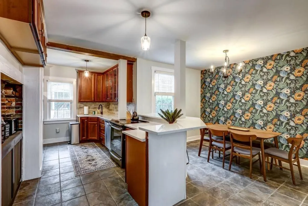 Cozy Dark & Moody Home New Reno 10 mins to Lanc