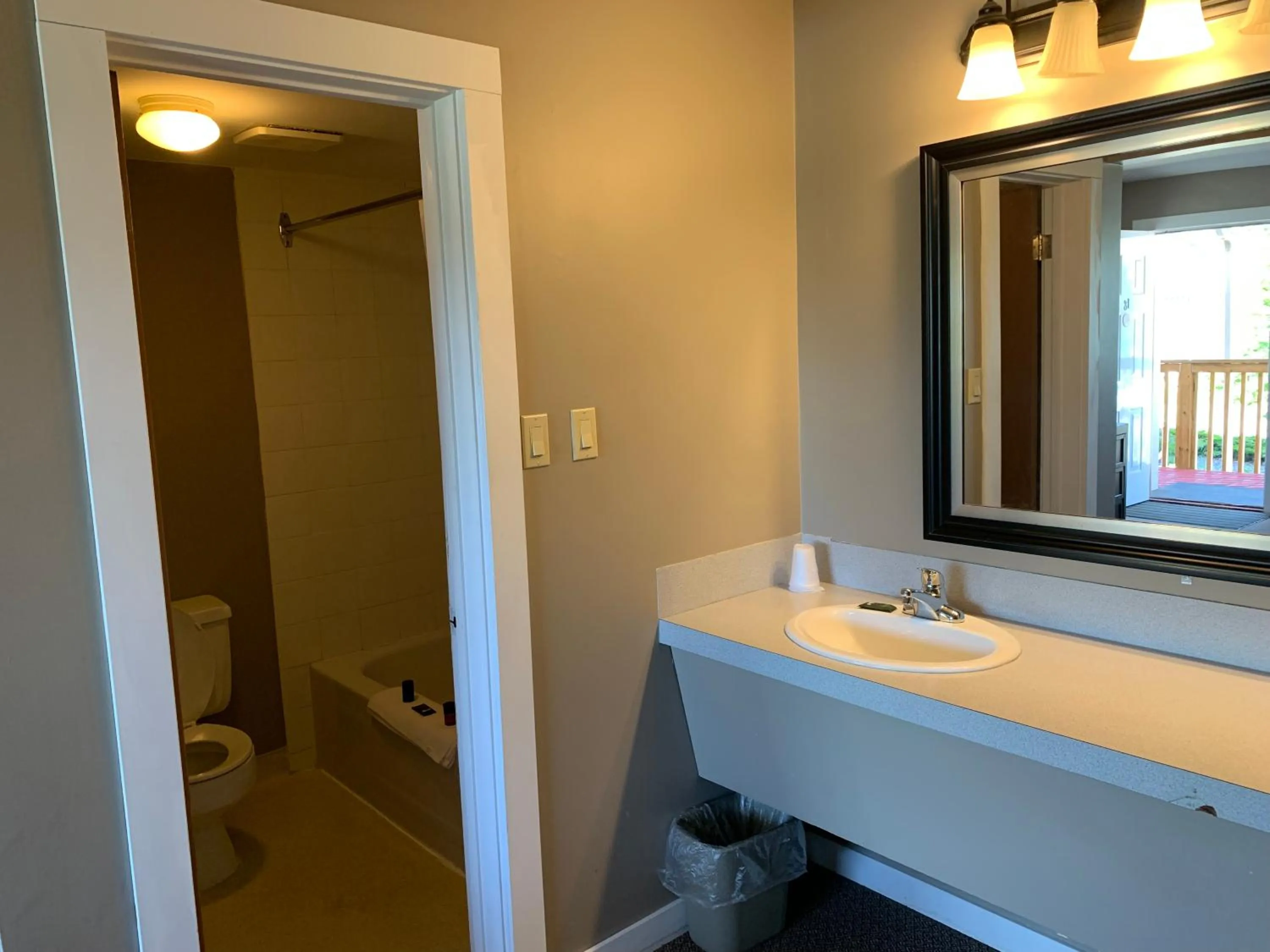 Toilet in Rondo Motel