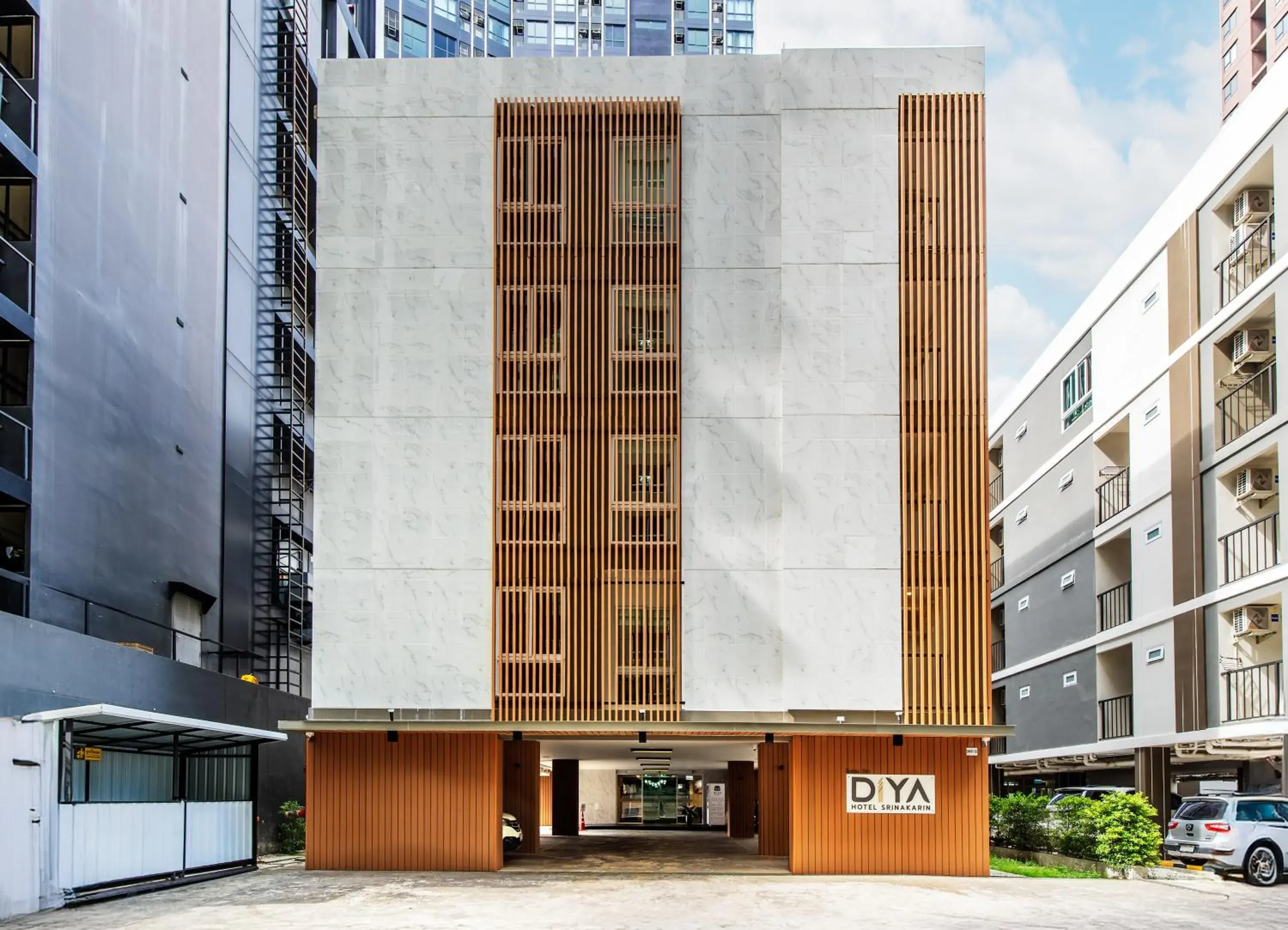 Property building in Diya Hotel Bangkok Property building in Diya Hotel Bangkok