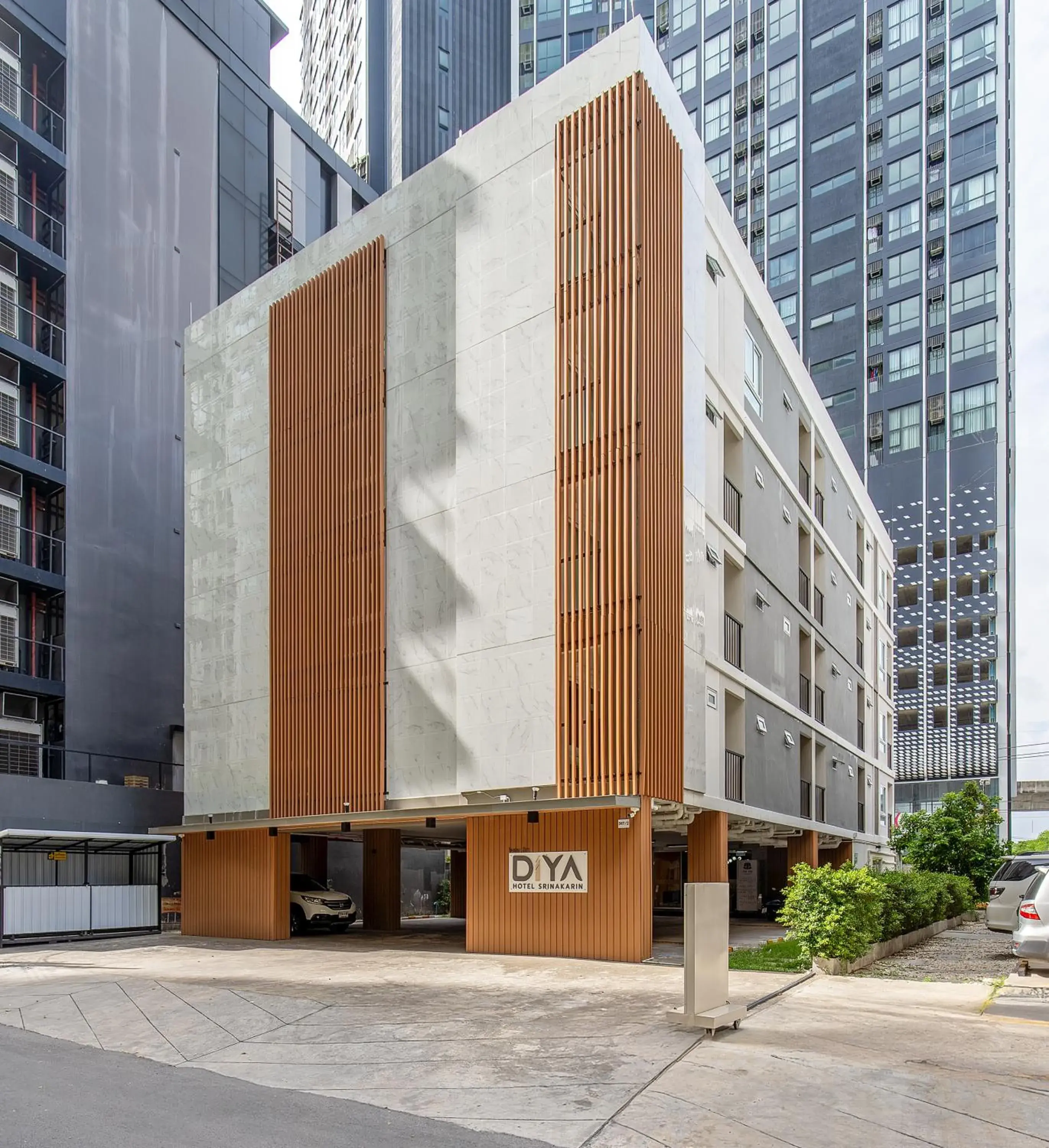 Property building in Diya Hotel Bangkok Property building in Diya Hotel Bangkok