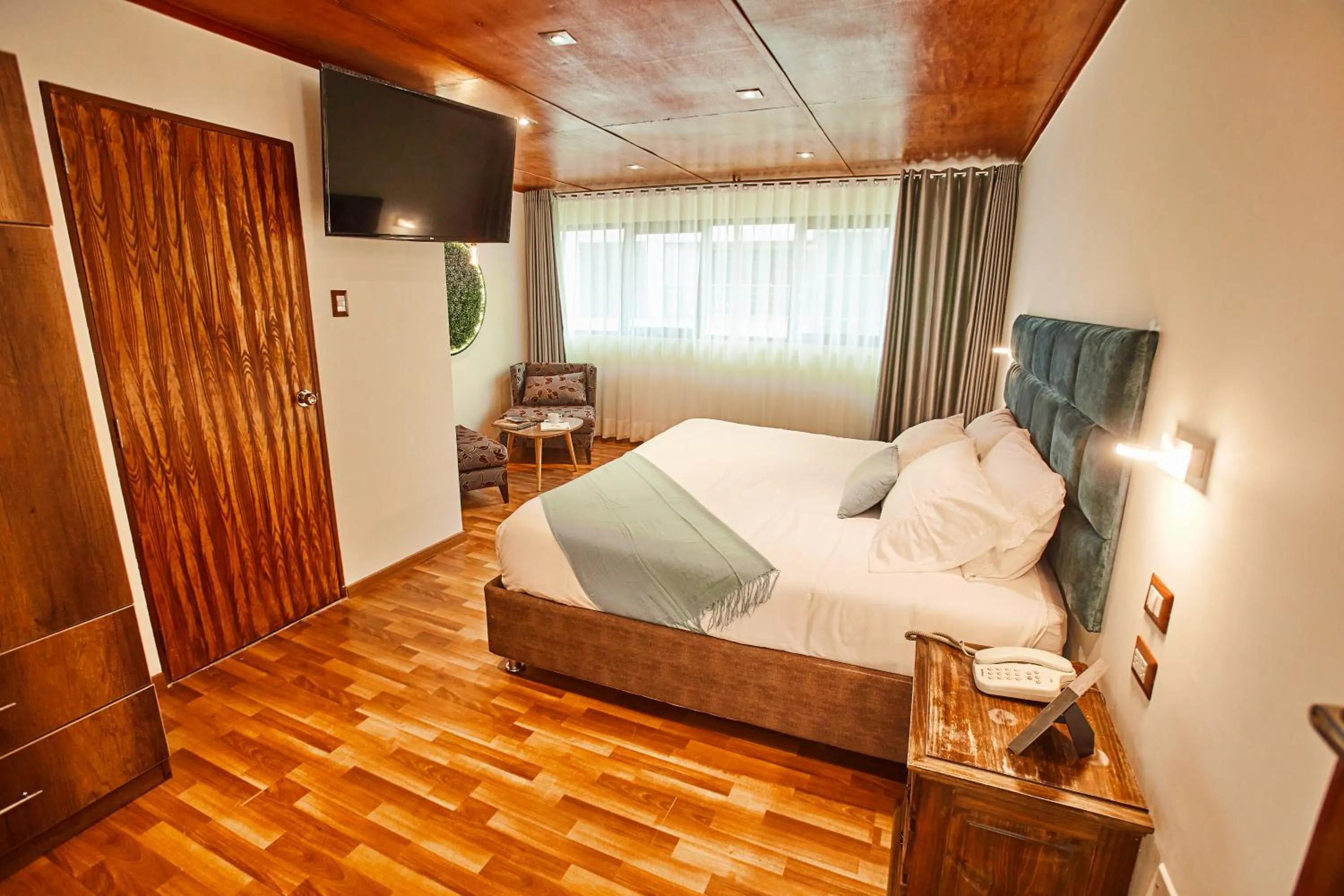 Shower in Inti Tampu Inn