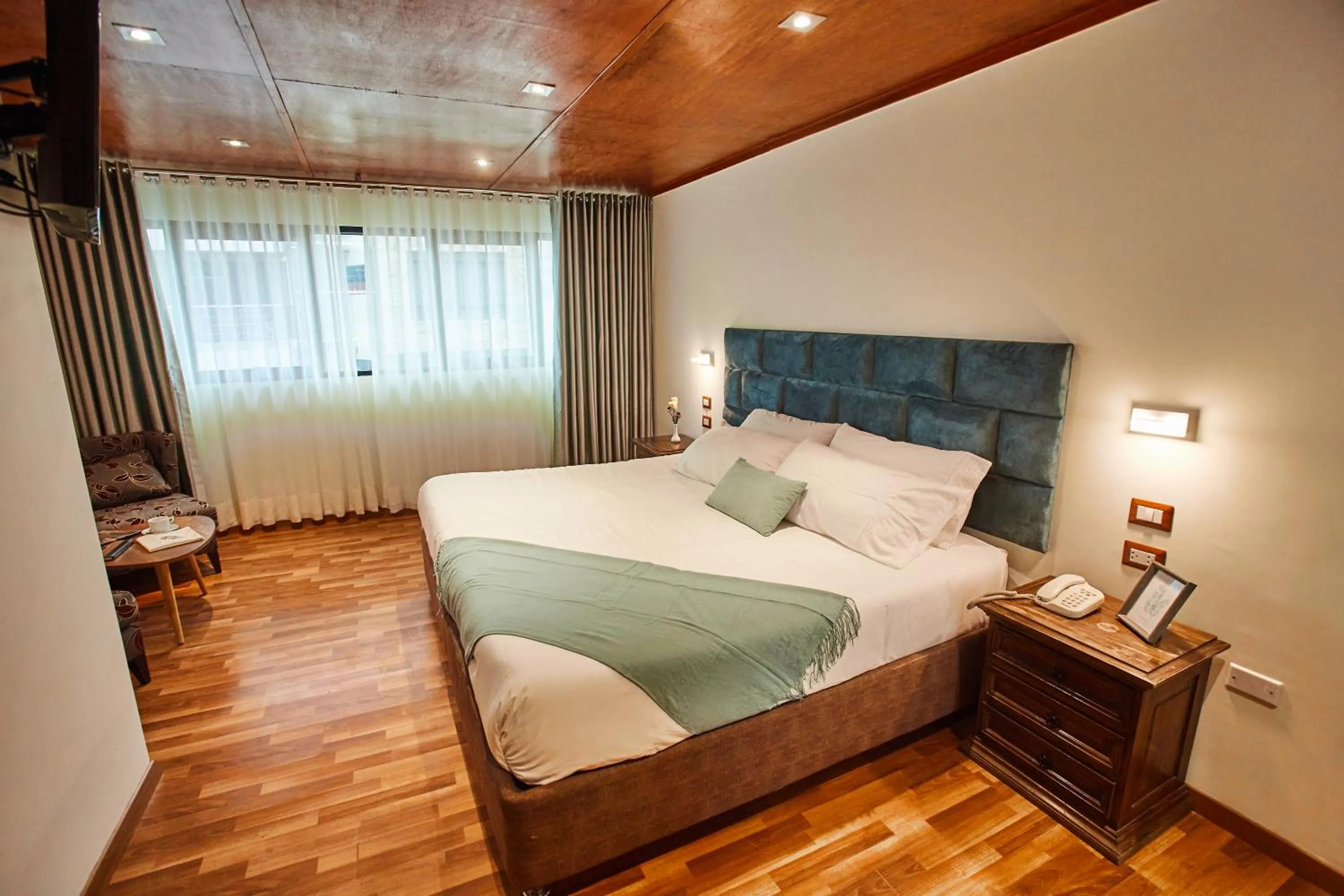 Shower in Inti Tampu Inn