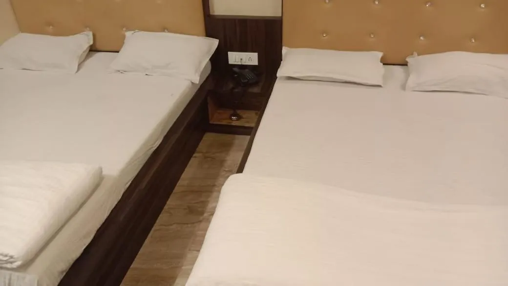 Bed in Hotel Bani Hashim 110 Mtrs from Dargah