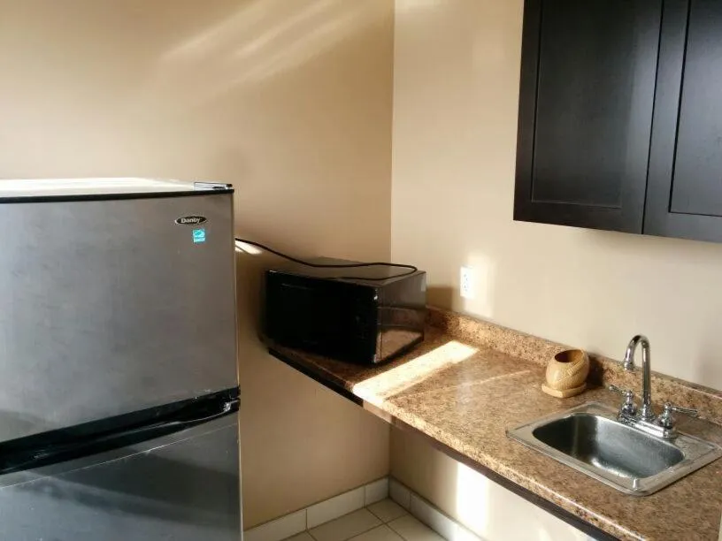 Kitchen or kitchenette in Bonnyville Hotel