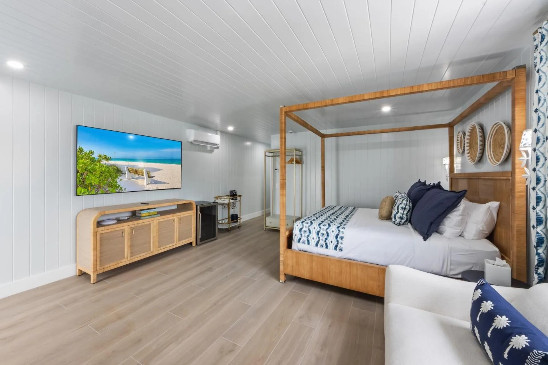 Bed in Seabreeze at Anna Maria Island Inn