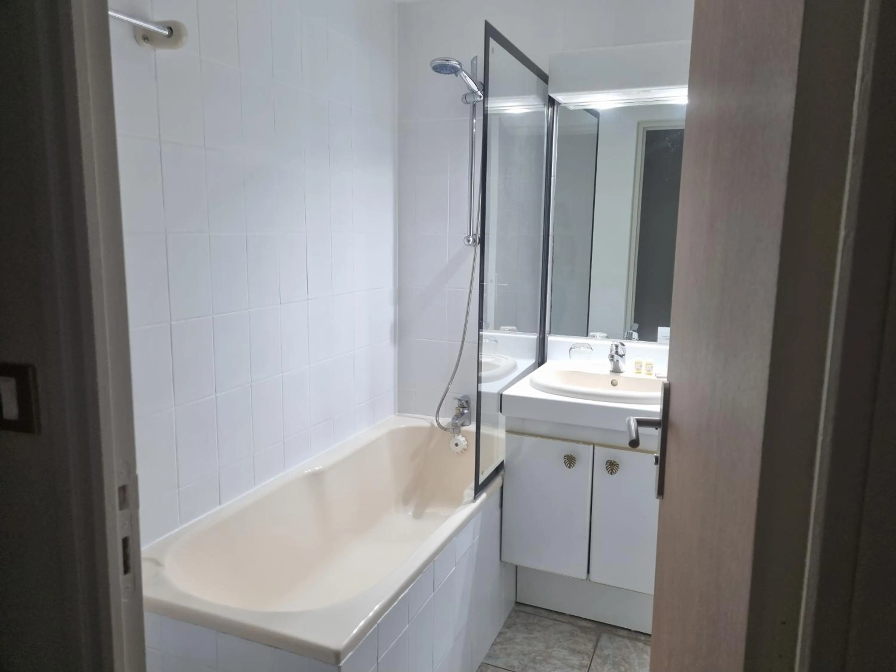 Bathroom in Hôtel Le Prieuré