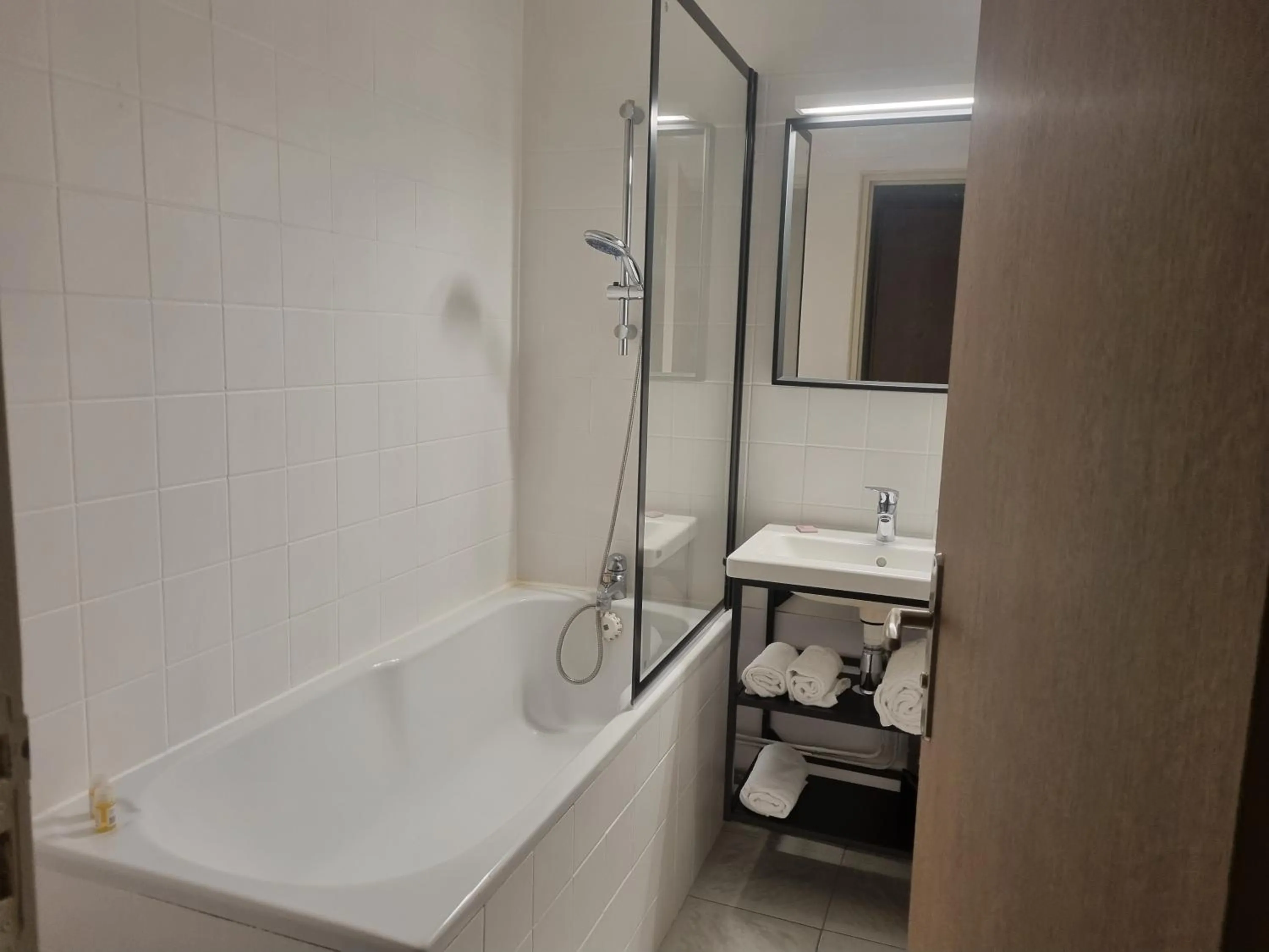 Bathroom in Hôtel Le Prieuré