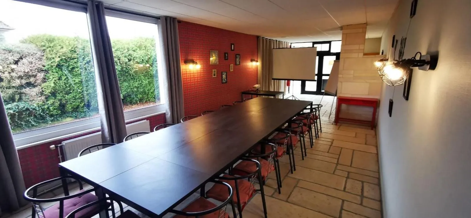 Meeting/conference room in Hôtel Le Prieuré