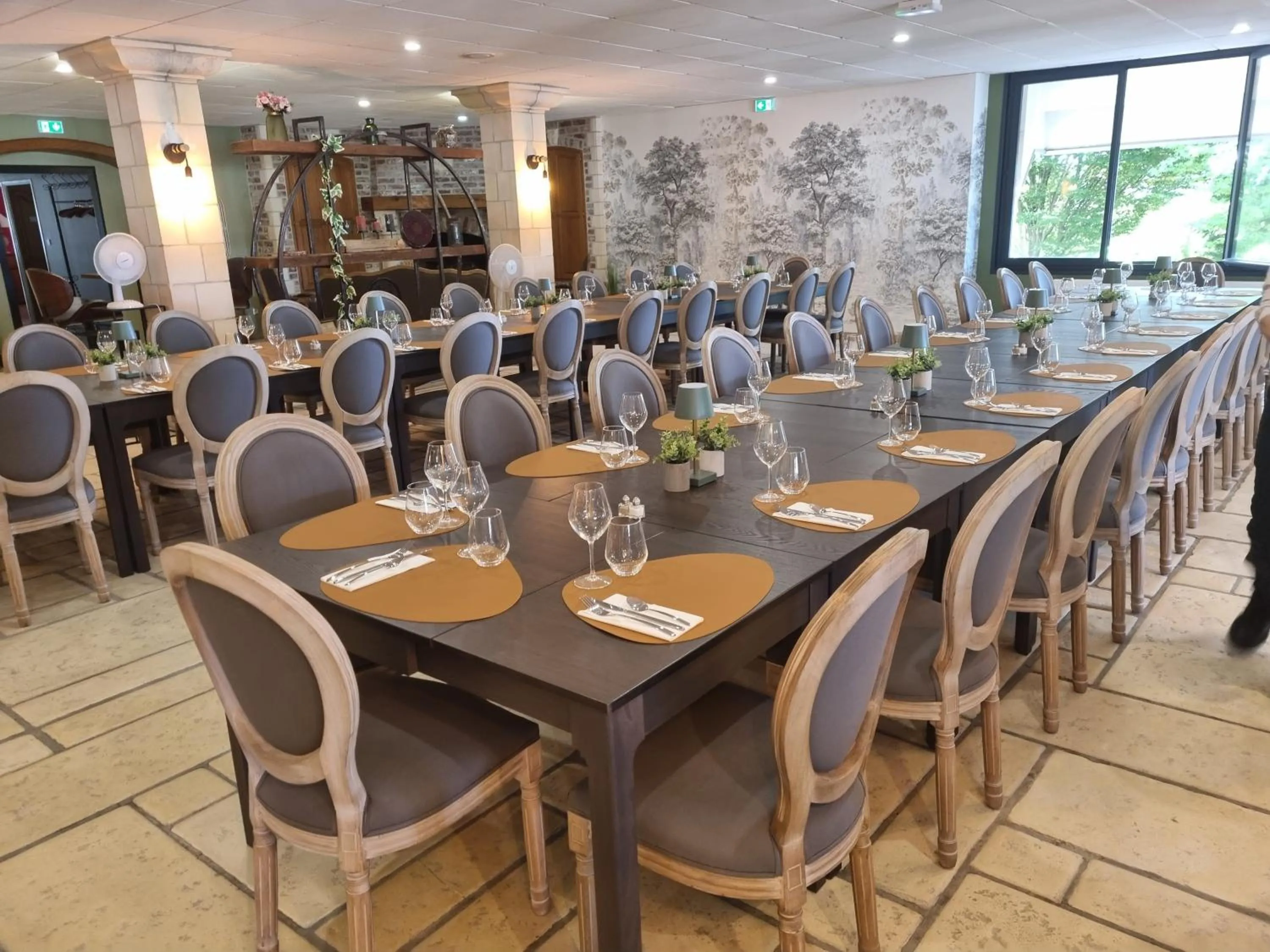 Restaurant/places to eat in Hôtel Le Prieuré