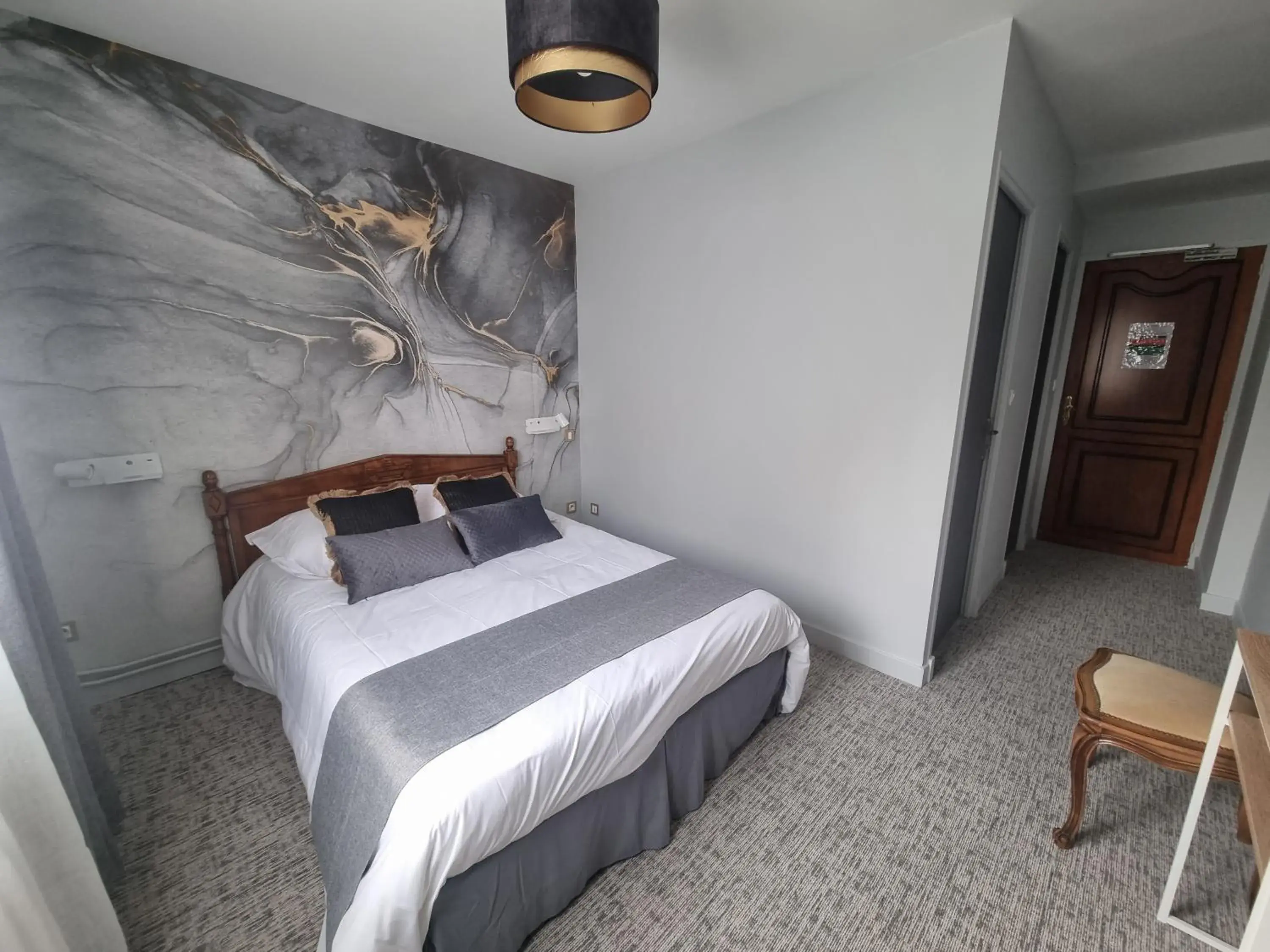 Superior Double Room in Hôtel Le Prieuré Superior Double Room in Hôtel Le Prieuré