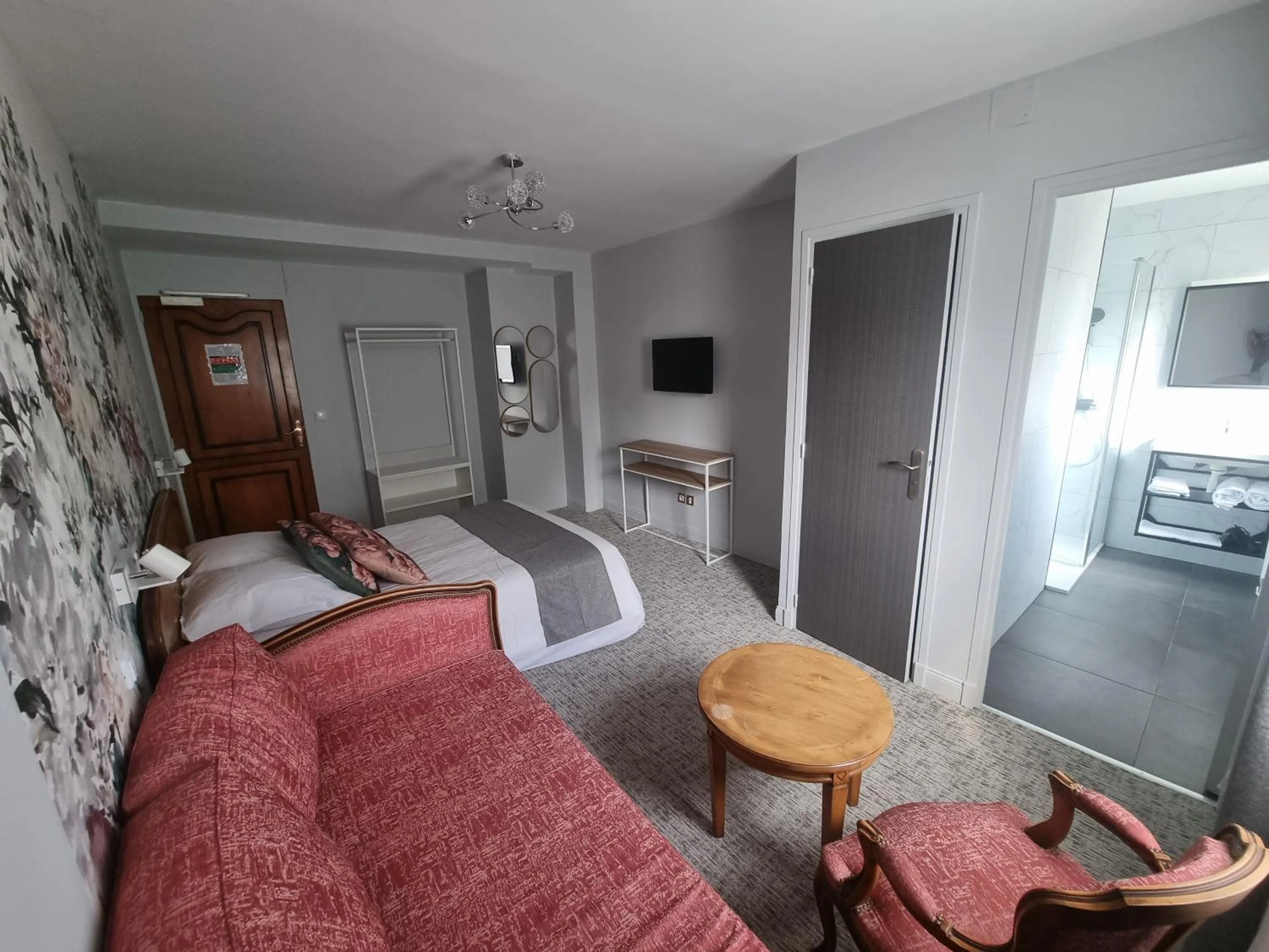 Bed in Hôtel Le Prieuré