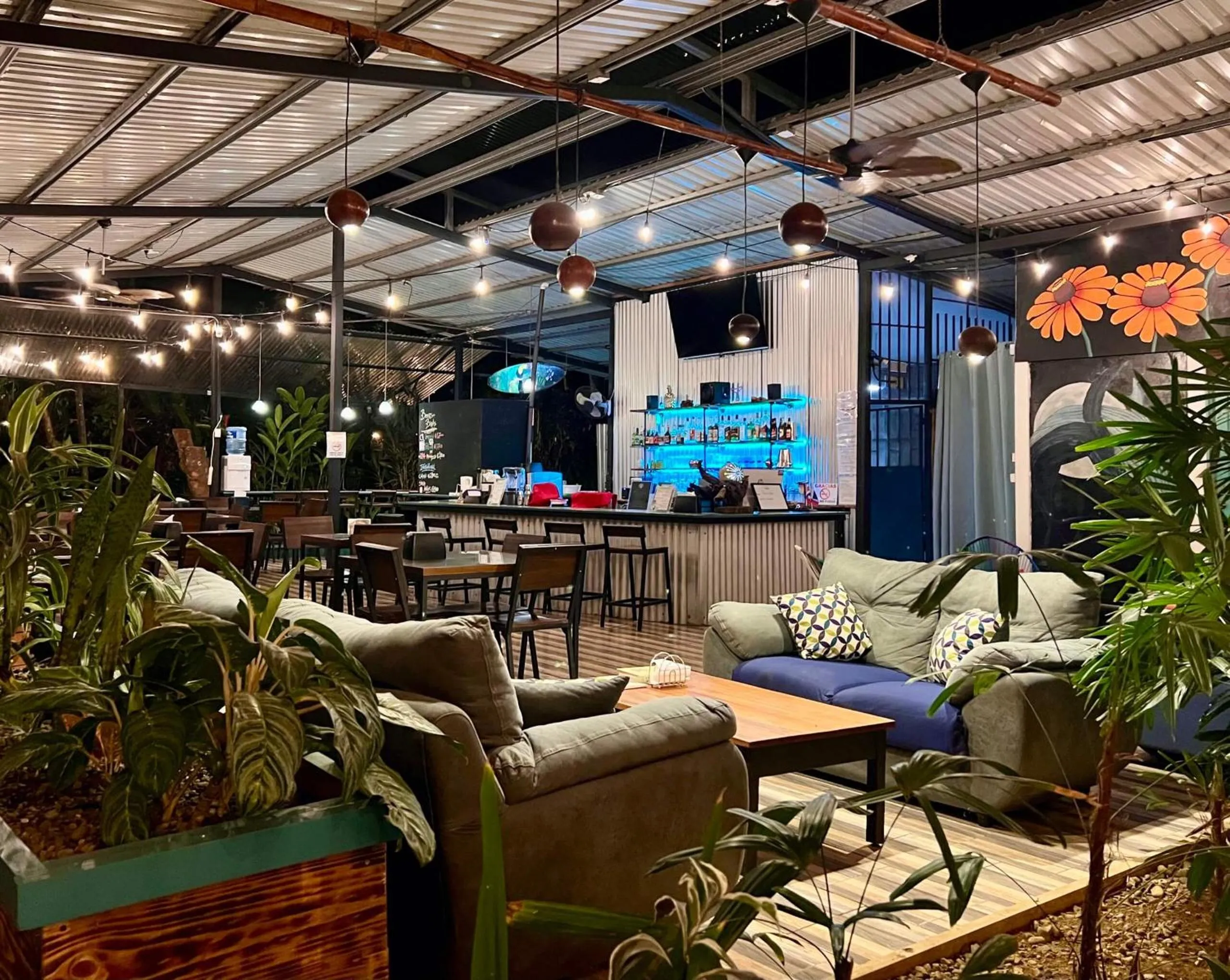 Restaurant/places to eat in Tucan Hotel