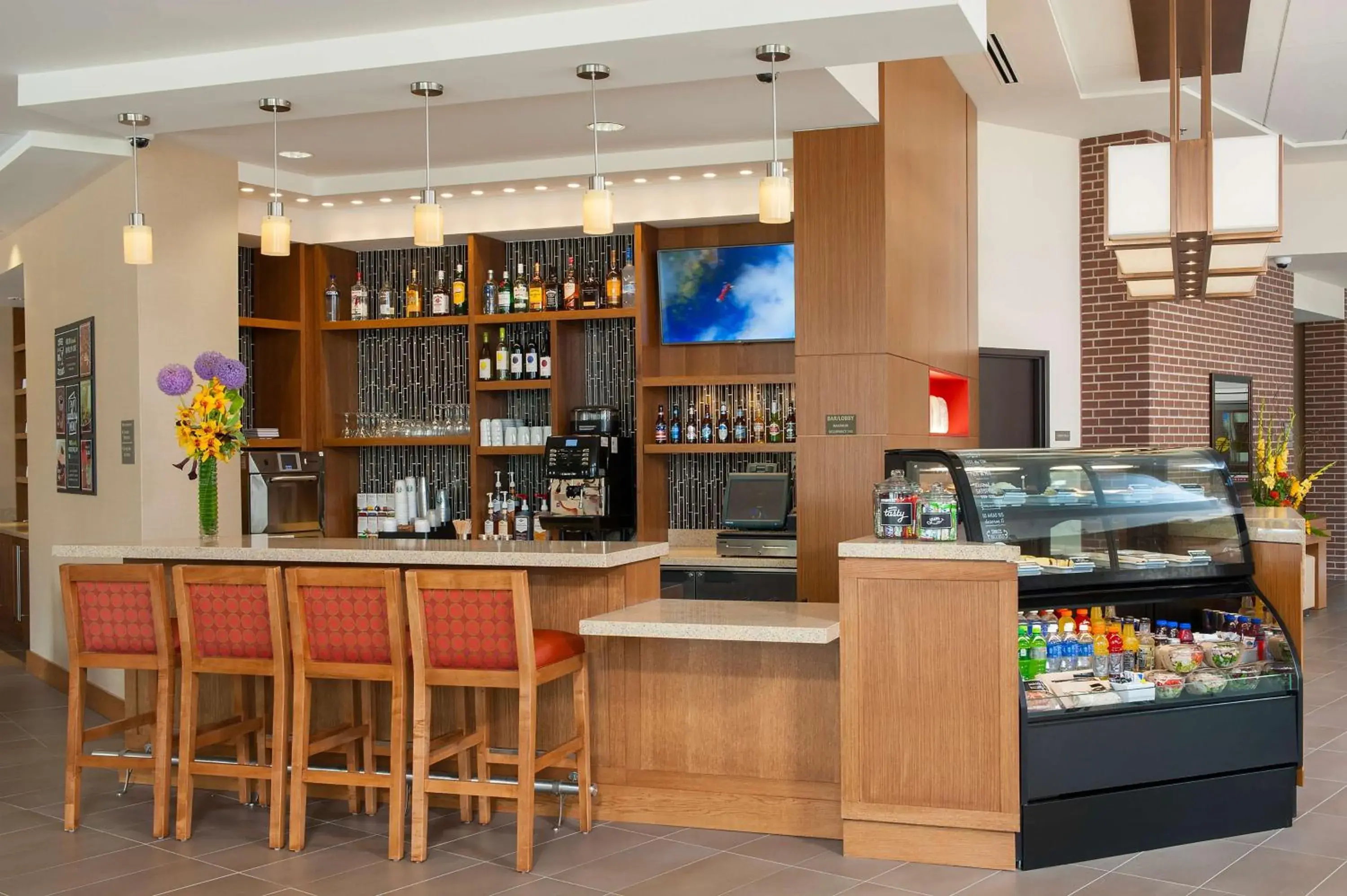 Lounge or bar in Hyatt Place Champaign/Urbana Lounge or bar in Hyatt Place Champaign/Urbana