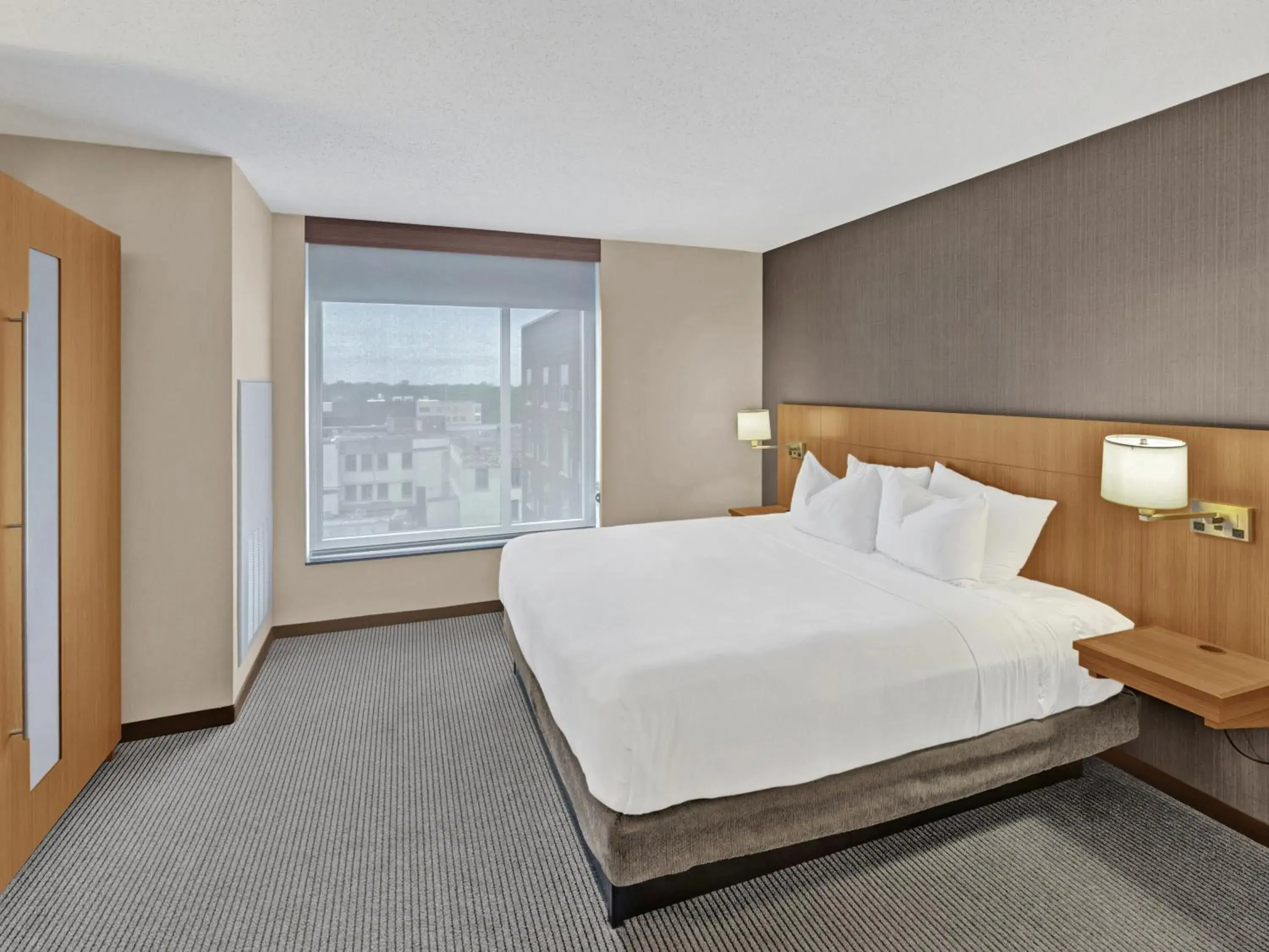 City view, Bed in Hyatt Place Champaign/Urbana City view, Bed in Hyatt Place Champaign/Urbana