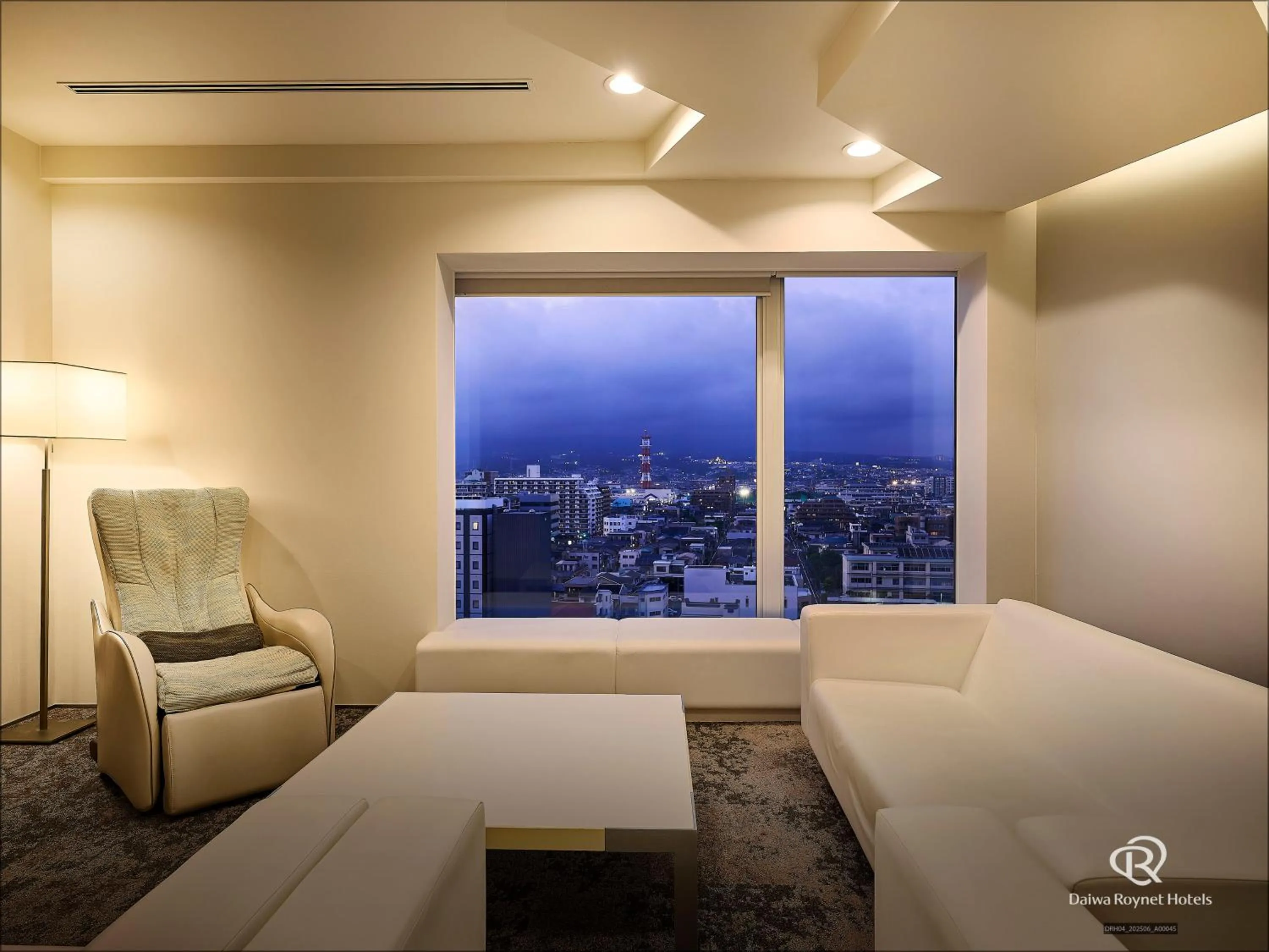 Photo of the whole room, Bed in Daiwa Roynet Hotel Numazu