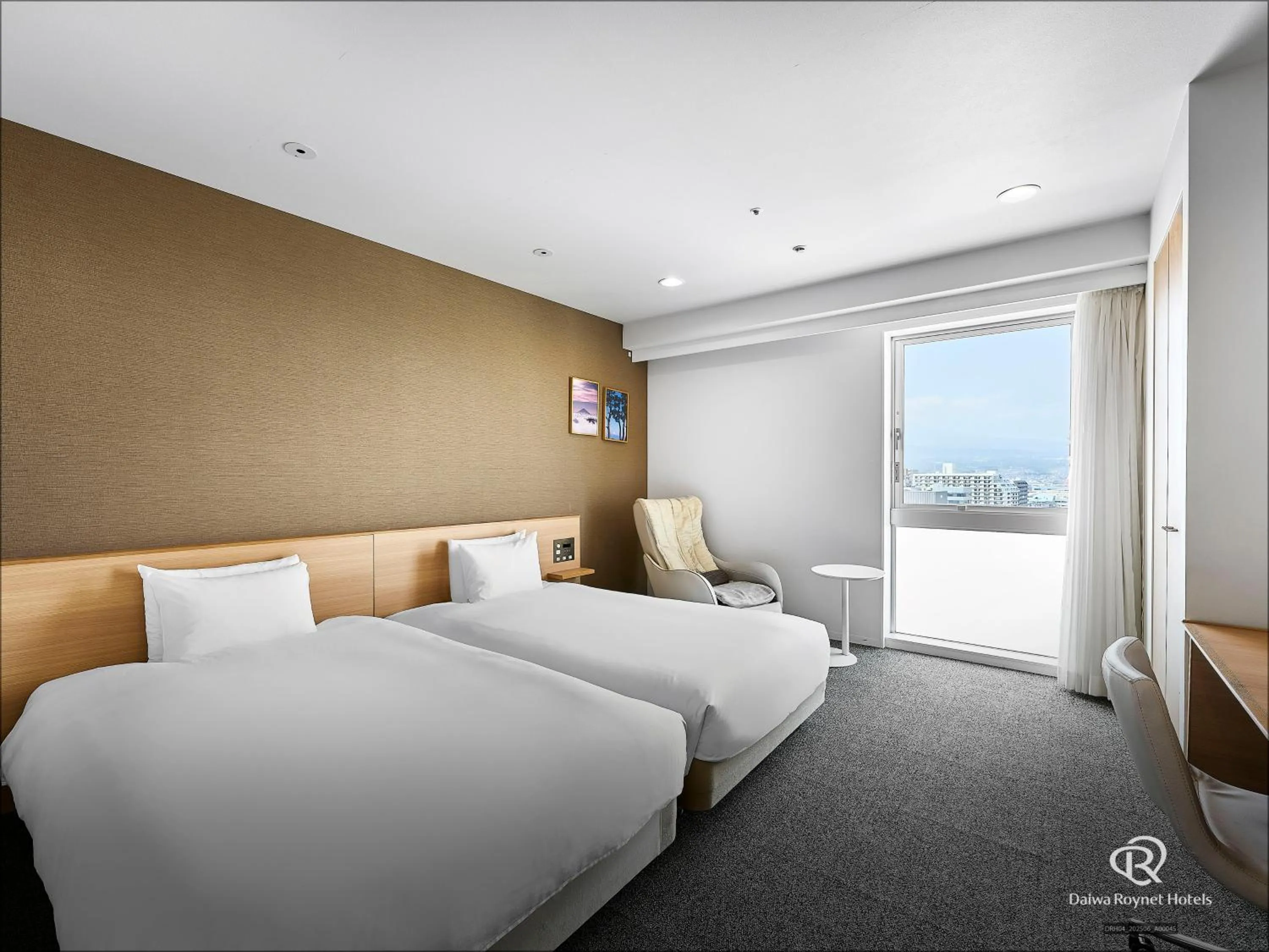 Photo of the whole room, Bed in Daiwa Roynet Hotel Numazu