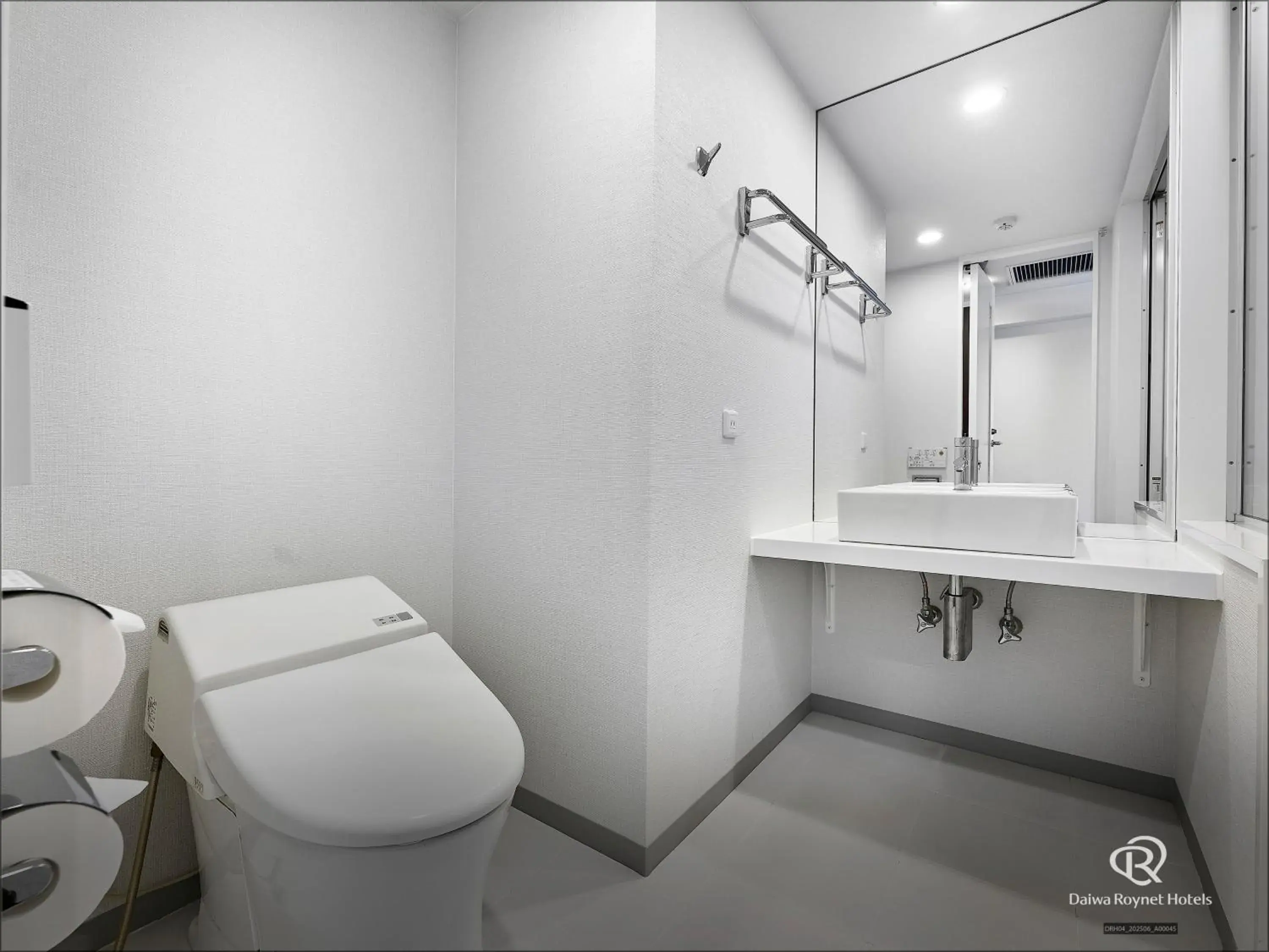 Photo of the whole room in Daiwa Roynet Hotel Numazu Photo of the whole room in Daiwa Roynet Hotel Numazu