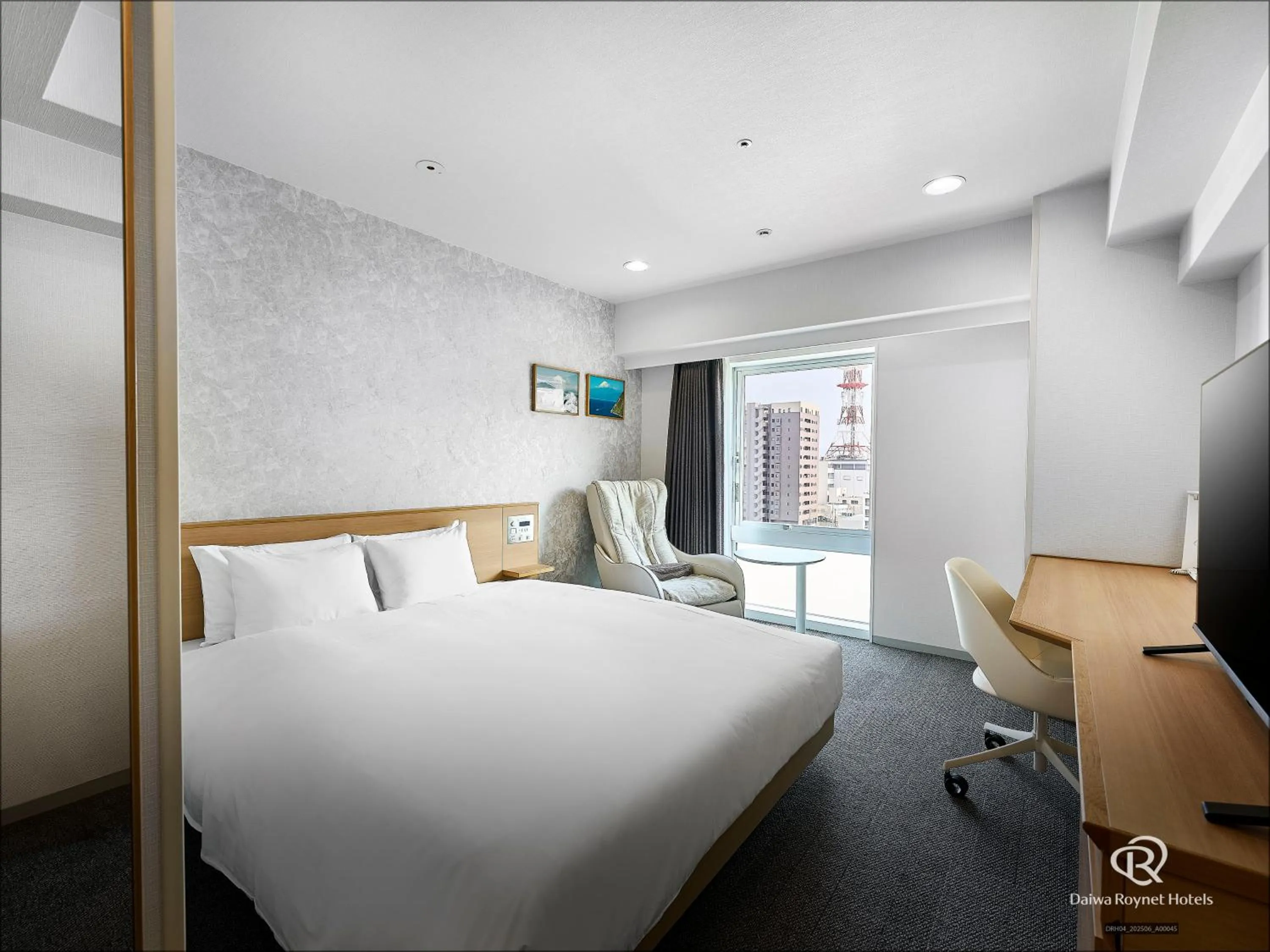 Photo of the whole room, Bed in Daiwa Roynet Hotel Numazu