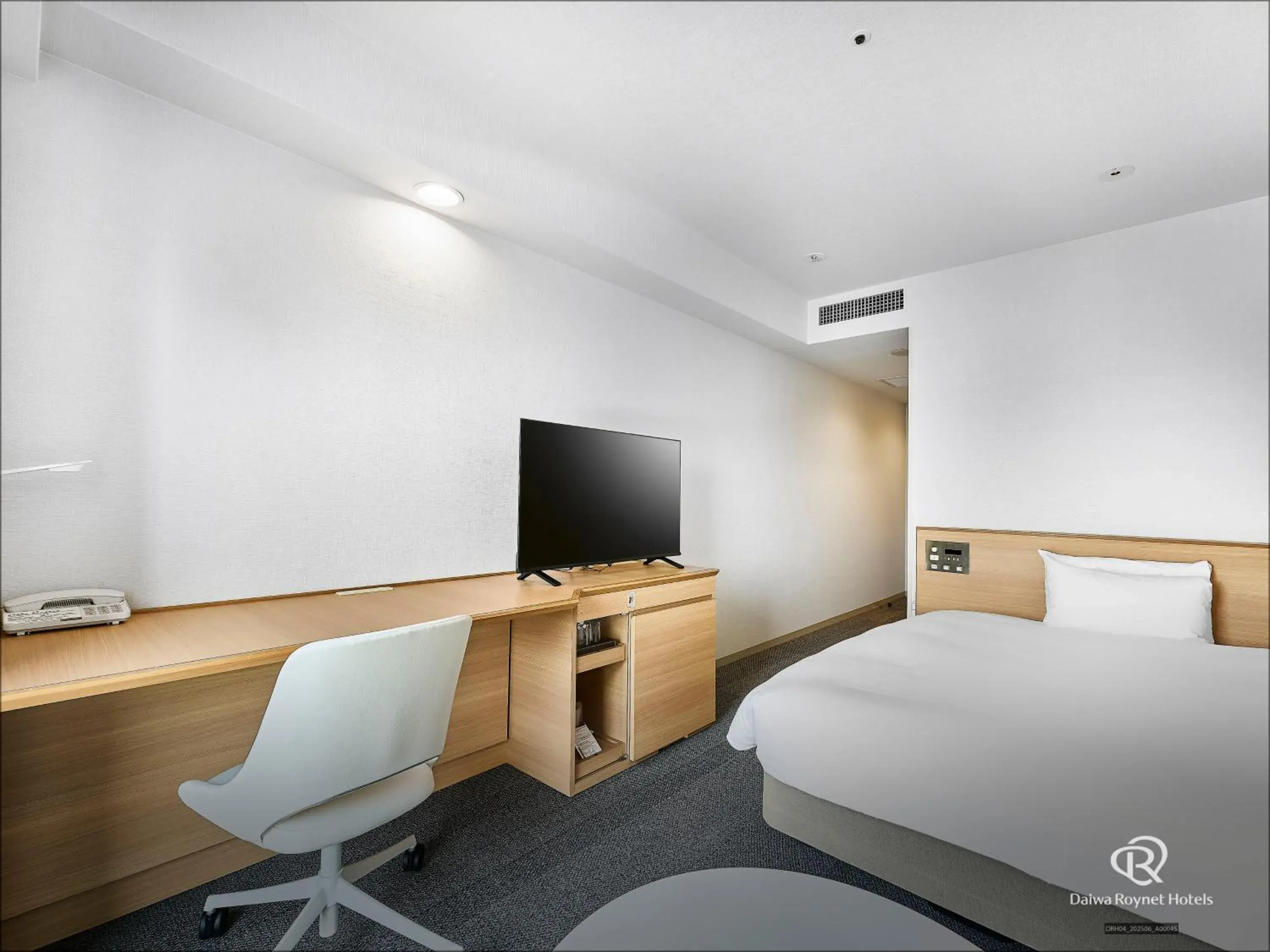 Photo of the whole room, Bed in Daiwa Roynet Hotel Numazu Photo of the whole room, Bed in Daiwa Roynet Hotel Numazu