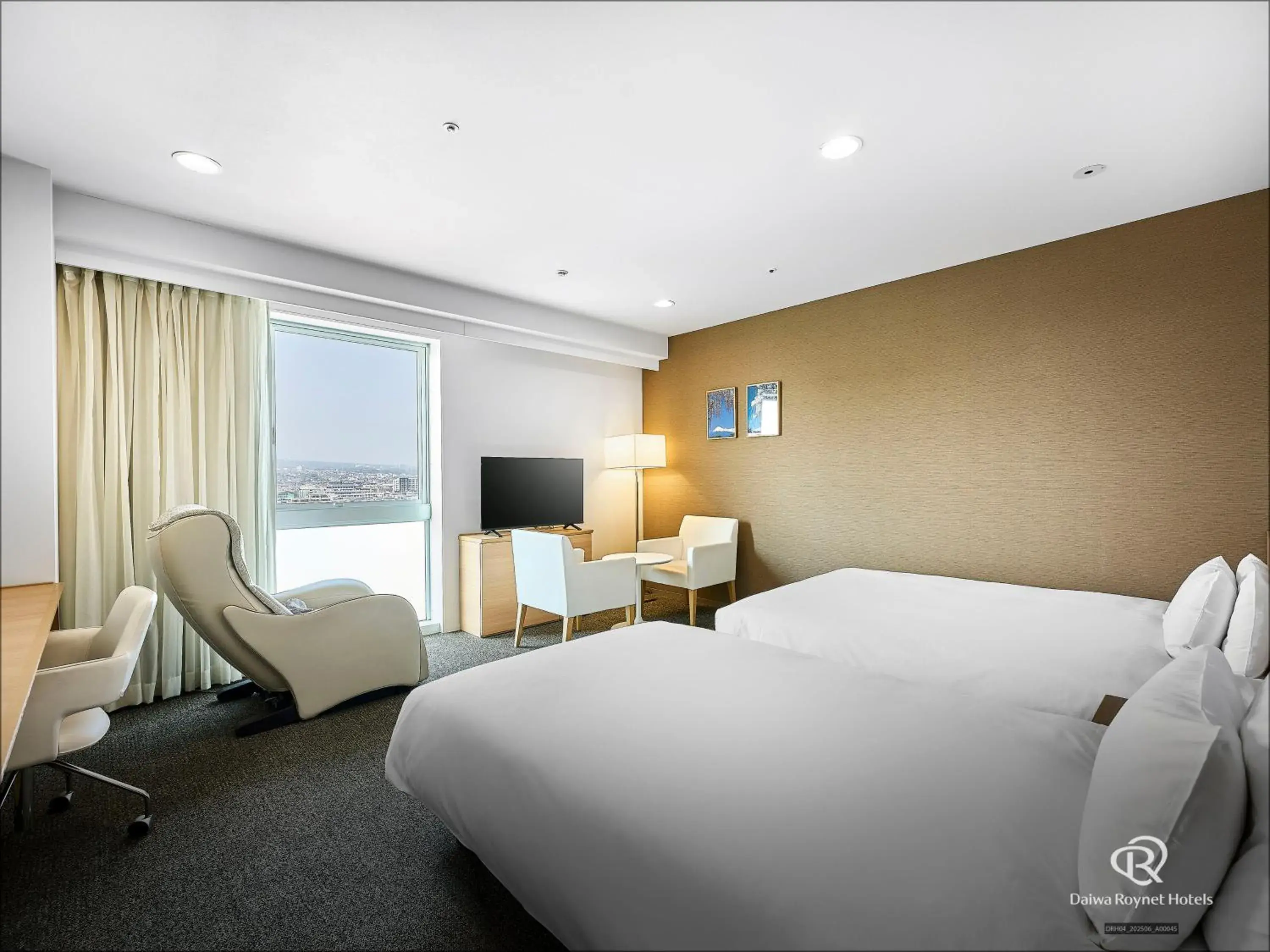 Photo of the whole room, Bed in Daiwa Roynet Hotel Numazu Photo of the whole room, Bed in Daiwa Roynet Hotel Numazu