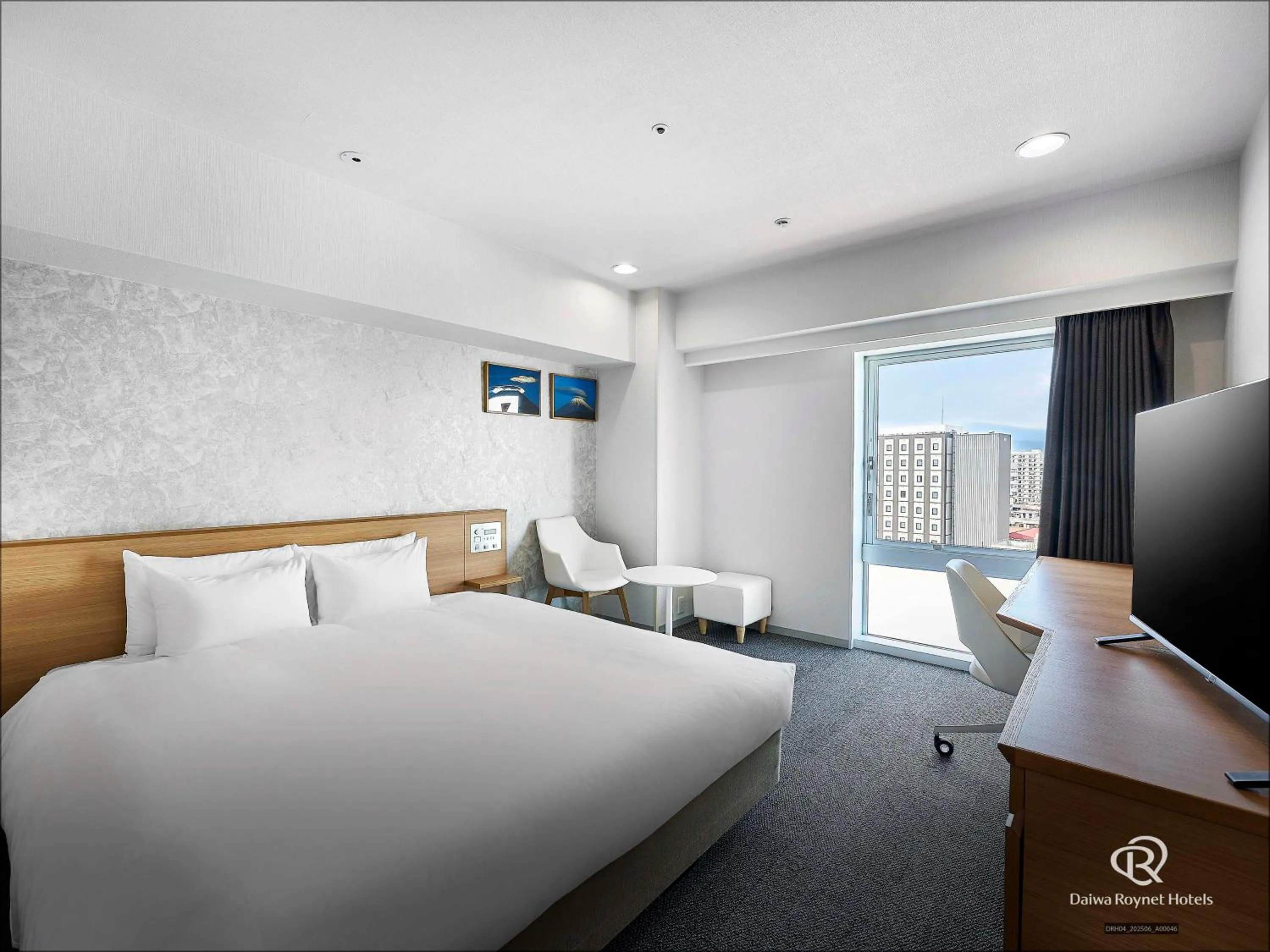 Photo of the whole room, Bed in Daiwa Roynet Hotel Numazu