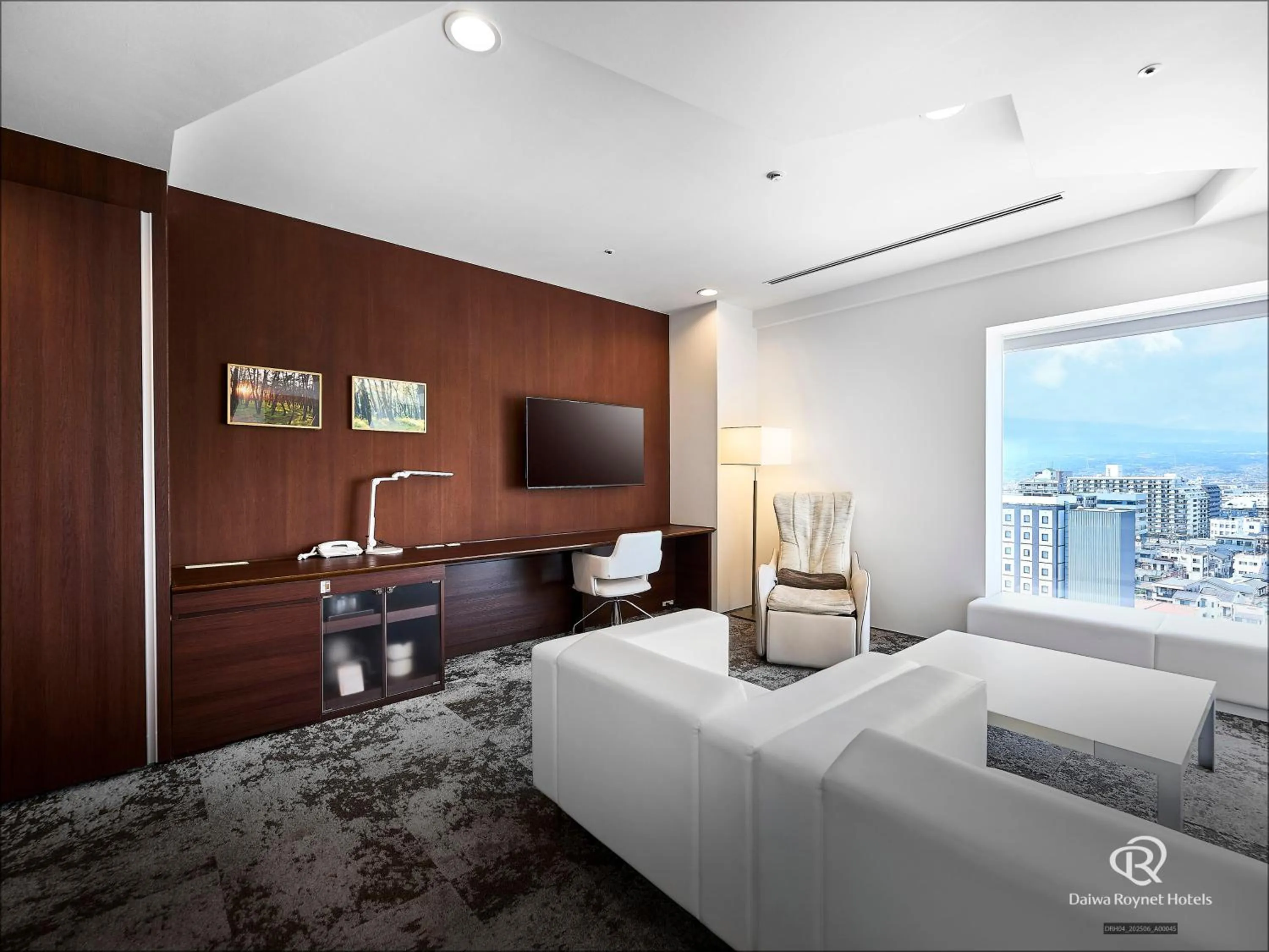 Photo of the whole room, Bed in Daiwa Roynet Hotel Numazu