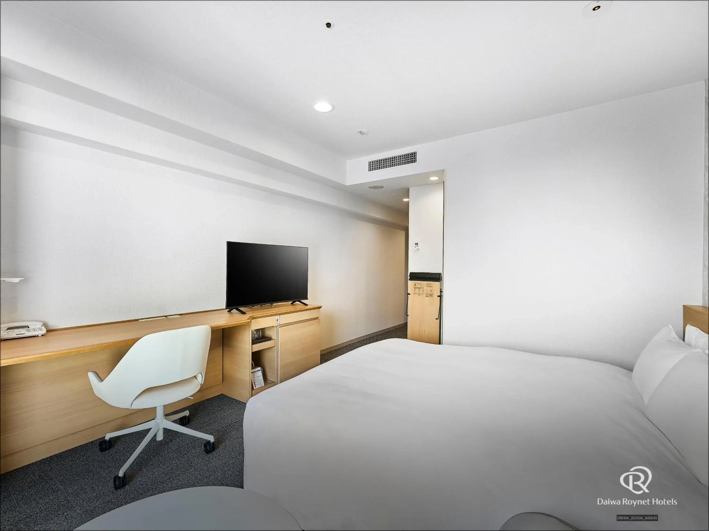 Photo of the whole room, Bed in Daiwa Roynet Hotel Numazu Photo of the whole room, Bed in Daiwa Roynet Hotel Numazu