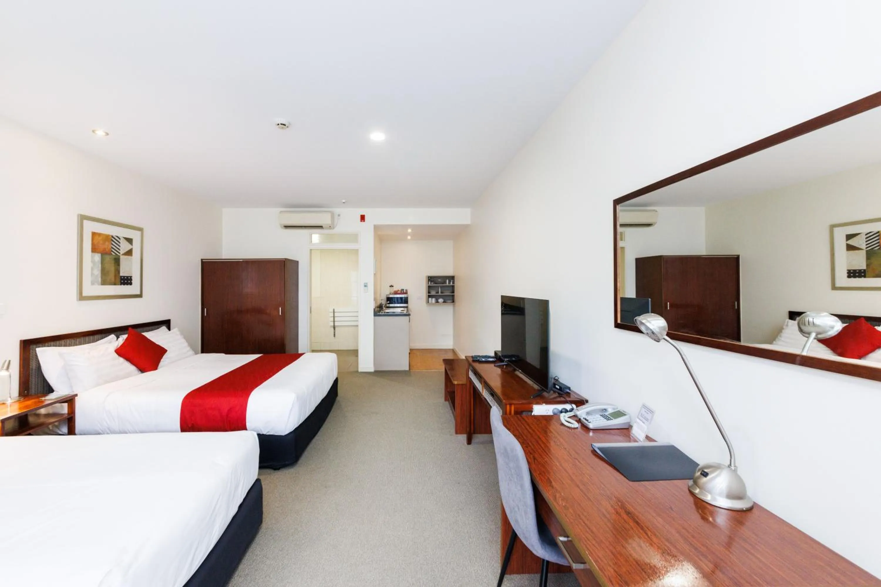 Bedroom, Bed in Fitzherbert Regency Motor Lodge