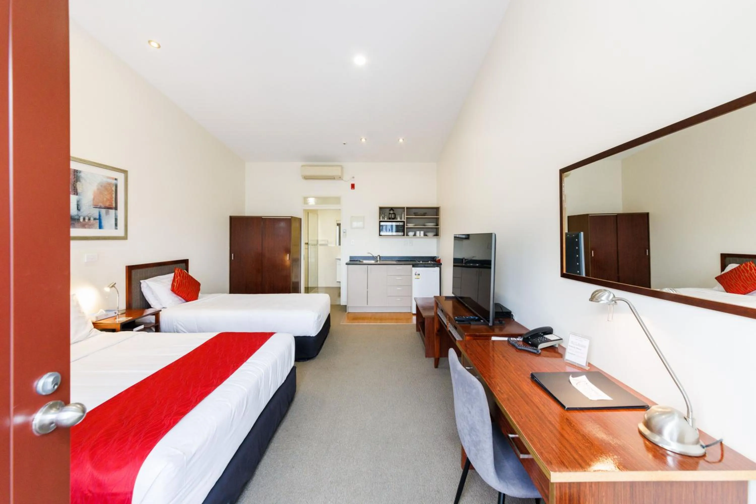 Bedroom, Bed in Fitzherbert Regency Motor Lodge