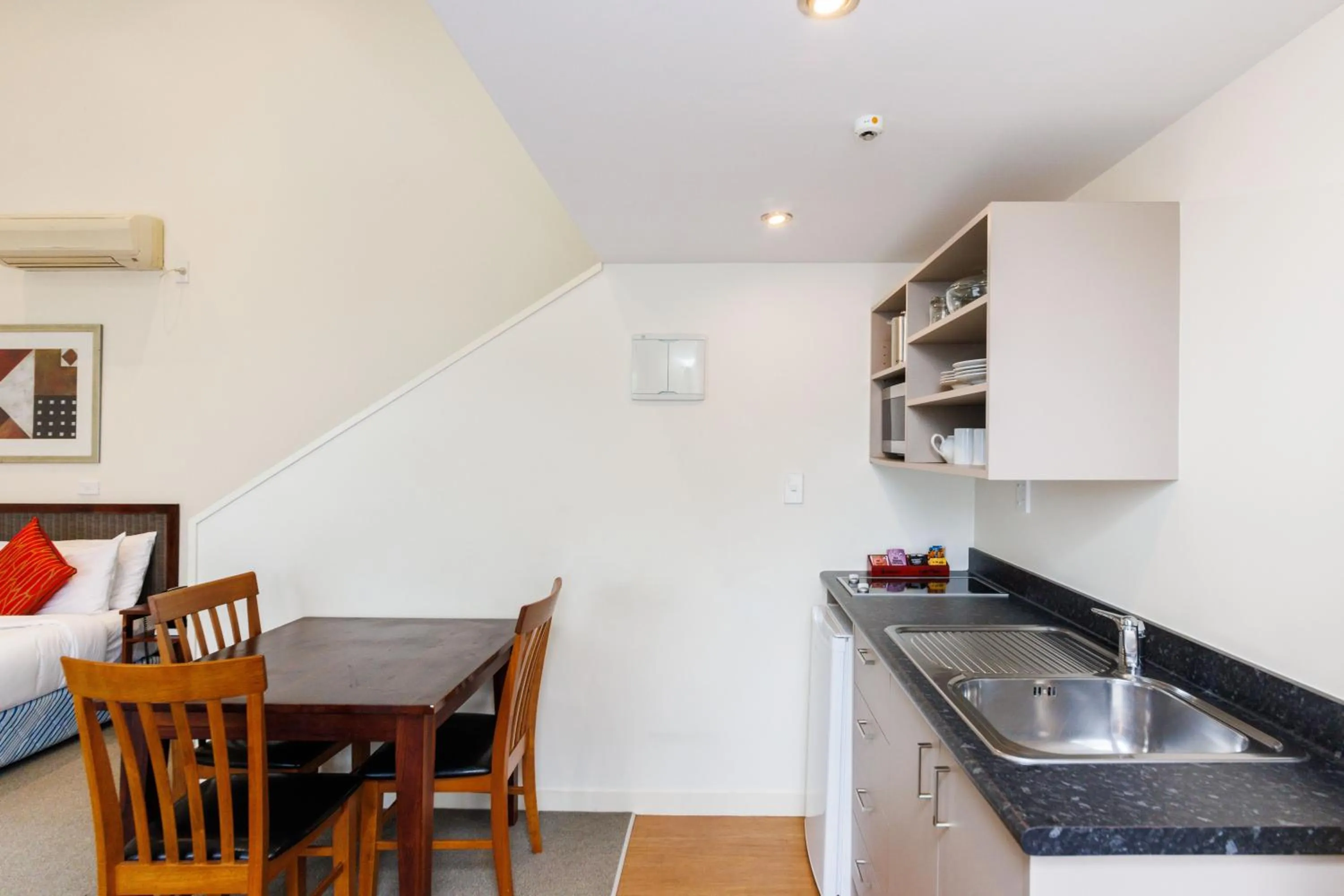 Kitchen or kitchenette in Fitzherbert Regency Motor Lodge